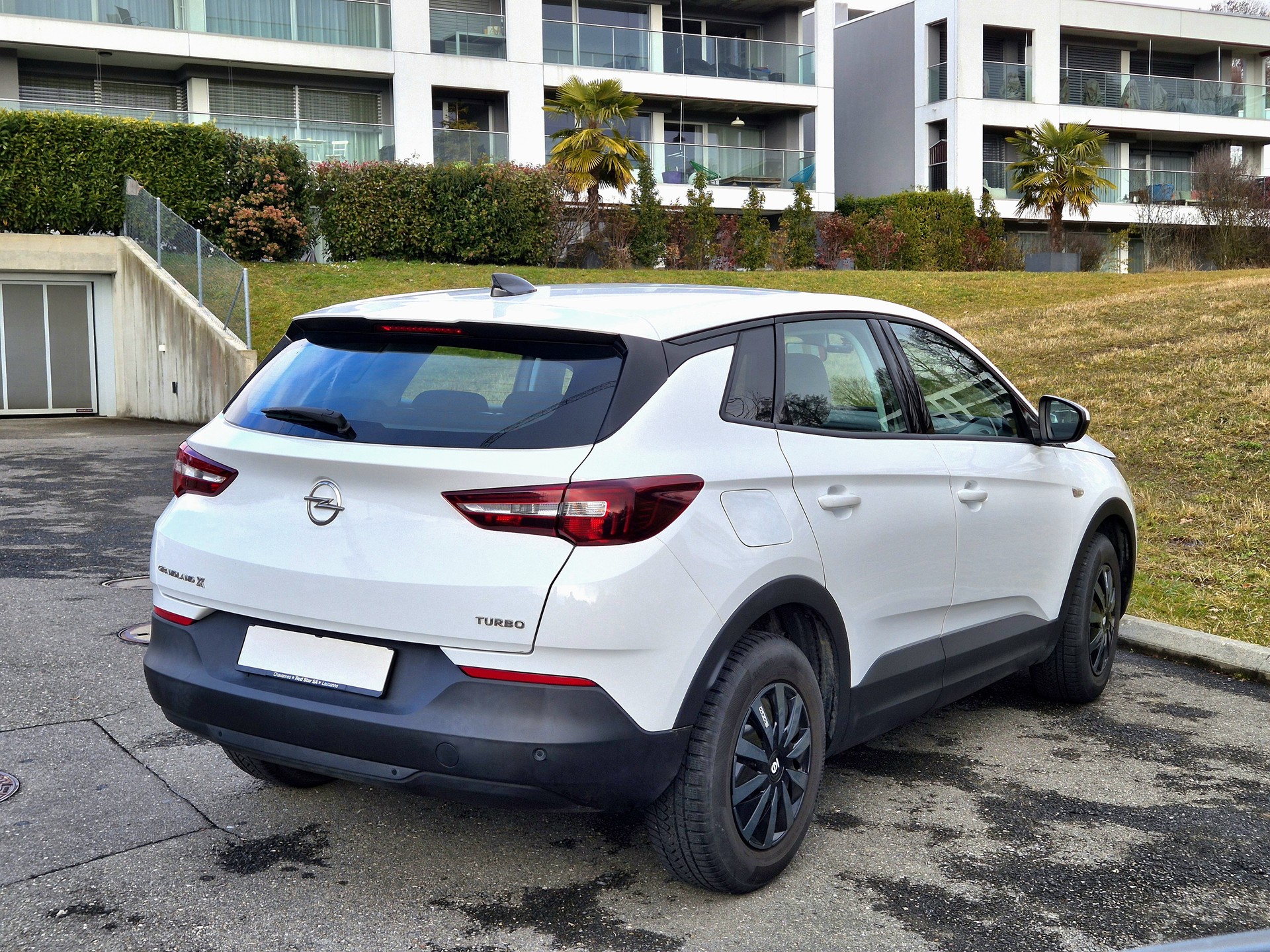 OPEL Grandland X 1.2i TP Enjoy-image-2