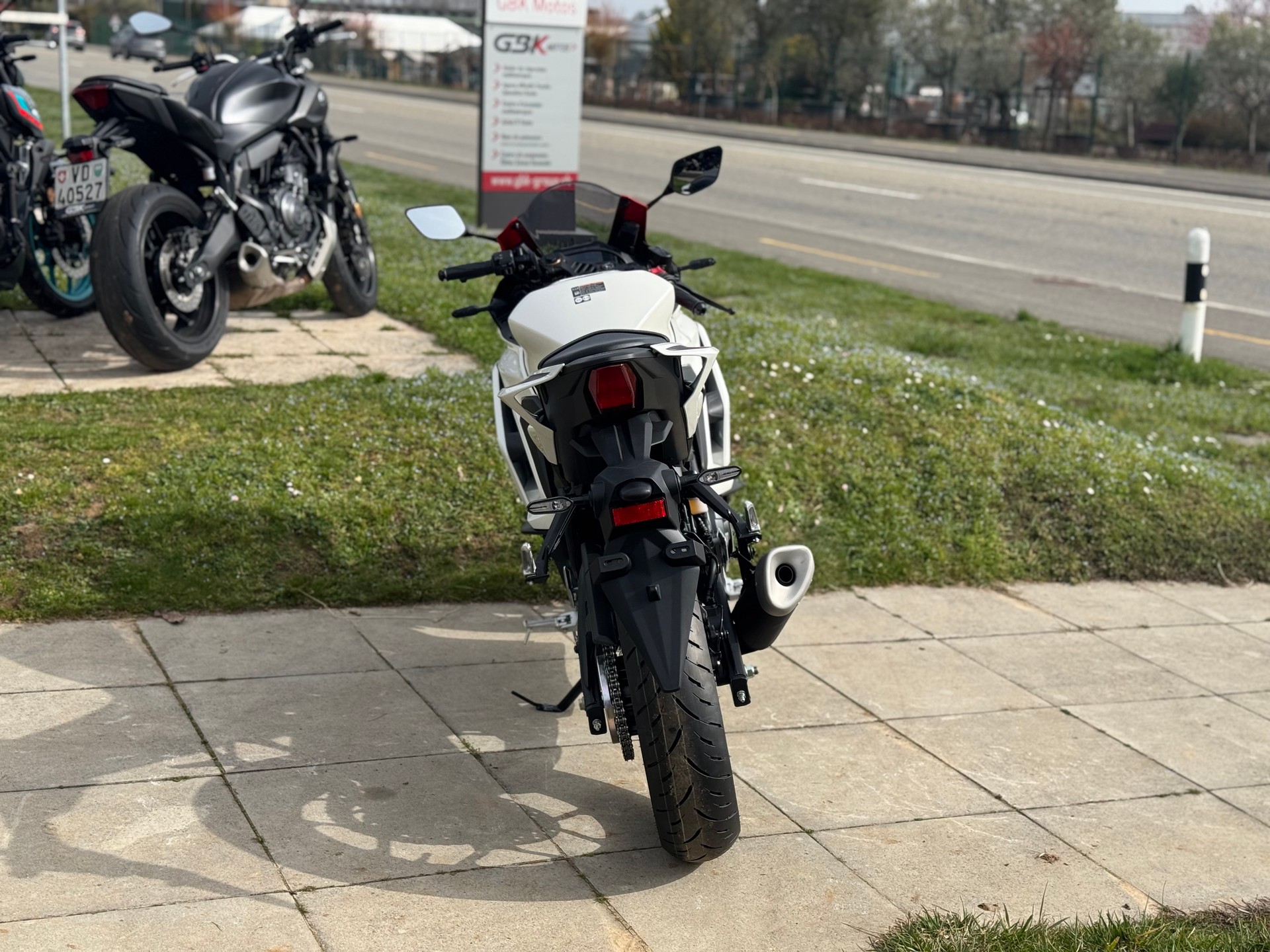 YAMAHA YZF-R3 ABS 70th Anniversary-image-2