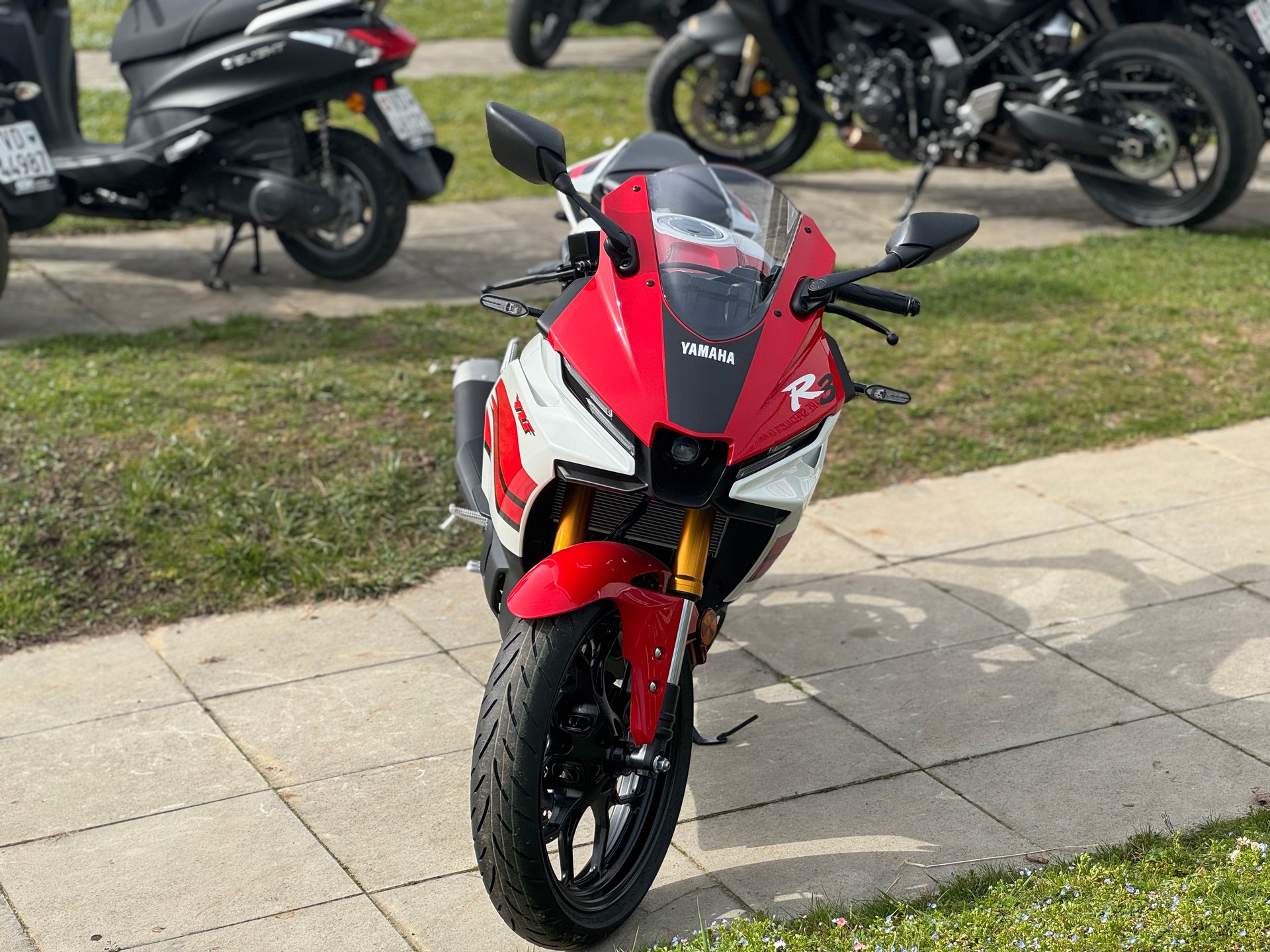 YAMAHA YZF-R3 ABS 70th Anniversary-image-4