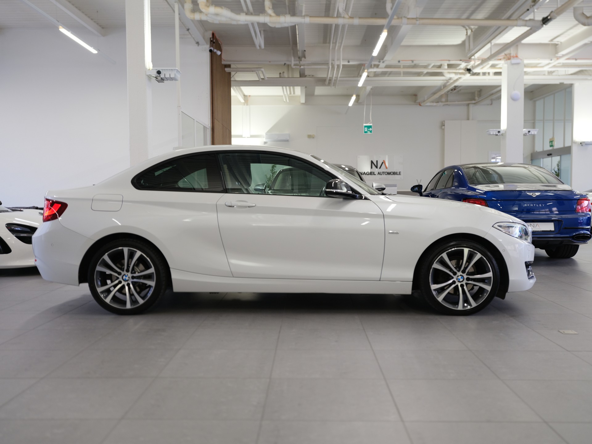 BMW 218d *Komfortzugang* *M Sport Lederlenkrad* *Sonnenschutzverglasung*-image-6