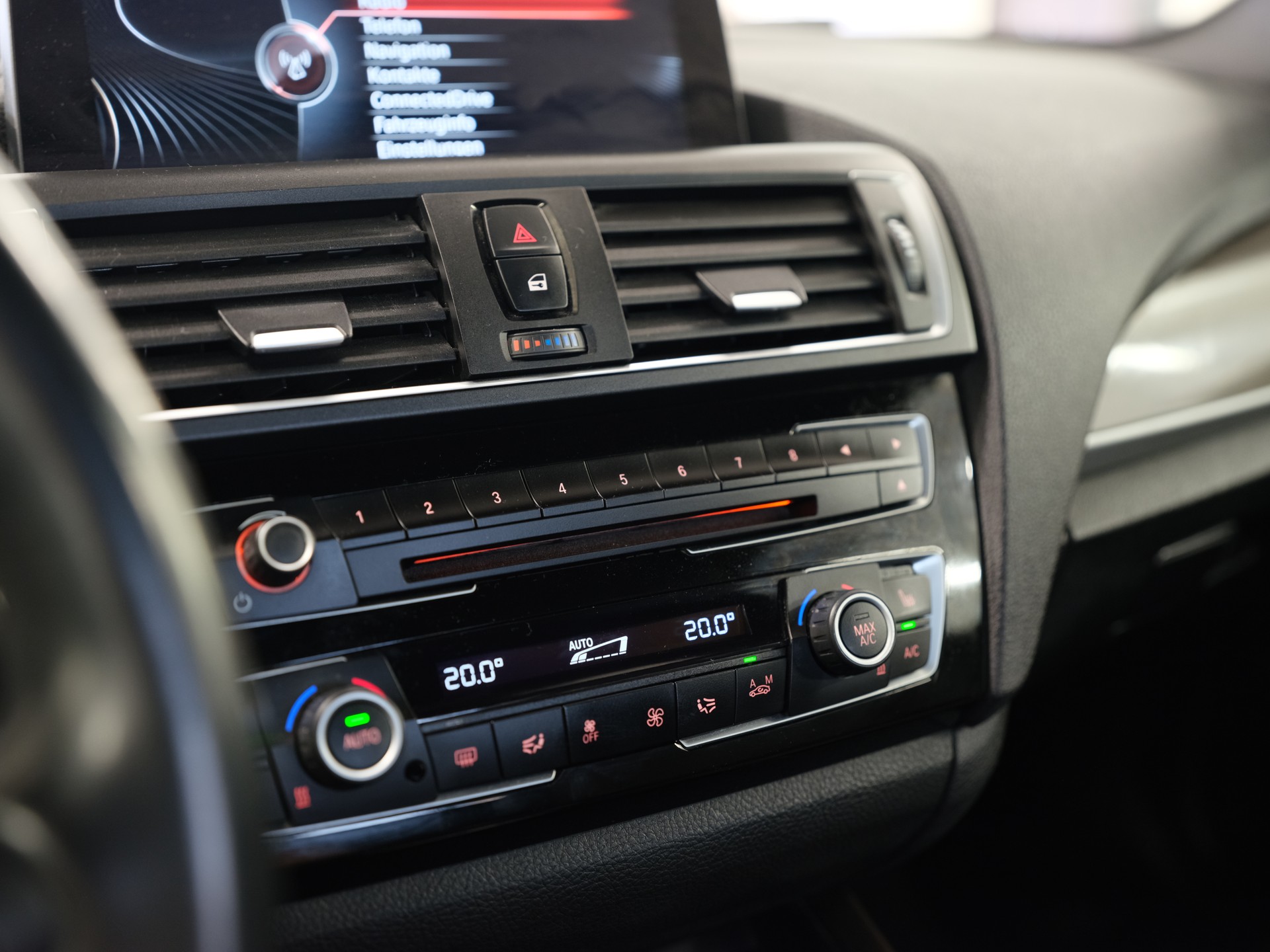 BMW 218d *Komfortzugang* *M Sport Lederlenkrad* *Sonnenschutzverglasung*-image-21