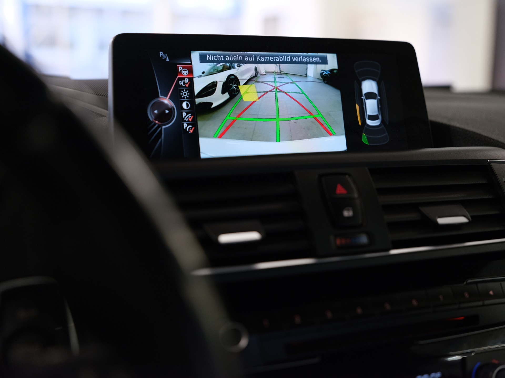 BMW 218d *Komfortzugang* *M Sport Lederlenkrad* *Sonnenschutzverglasung*-image-20