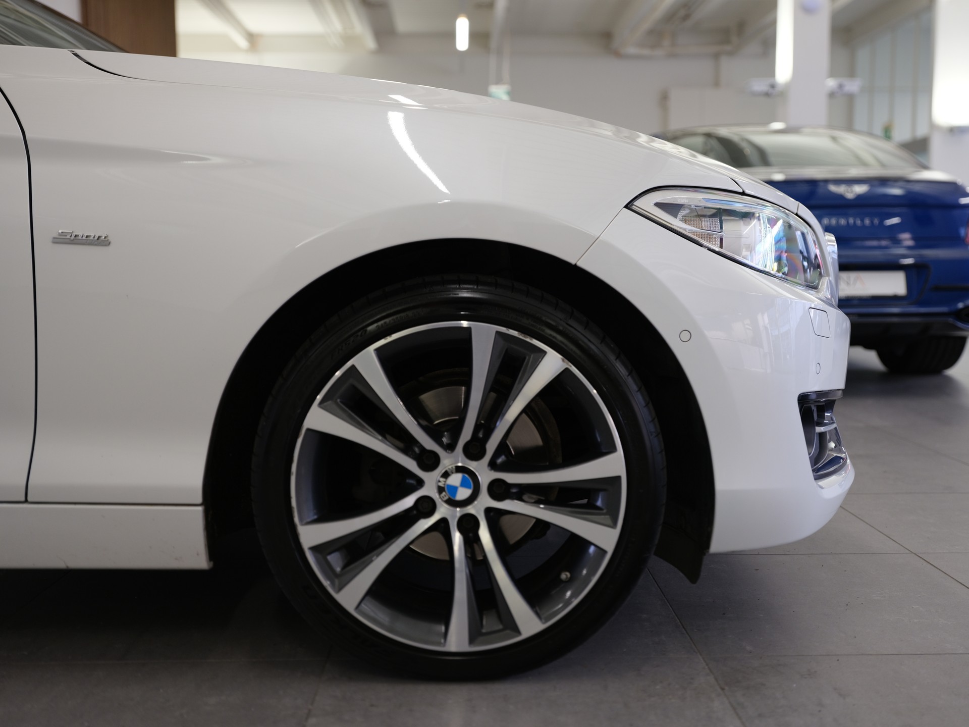 BMW 218d *Komfortzugang* *M Sport Lederlenkrad* *Sonnenschutzverglasung*-image-7