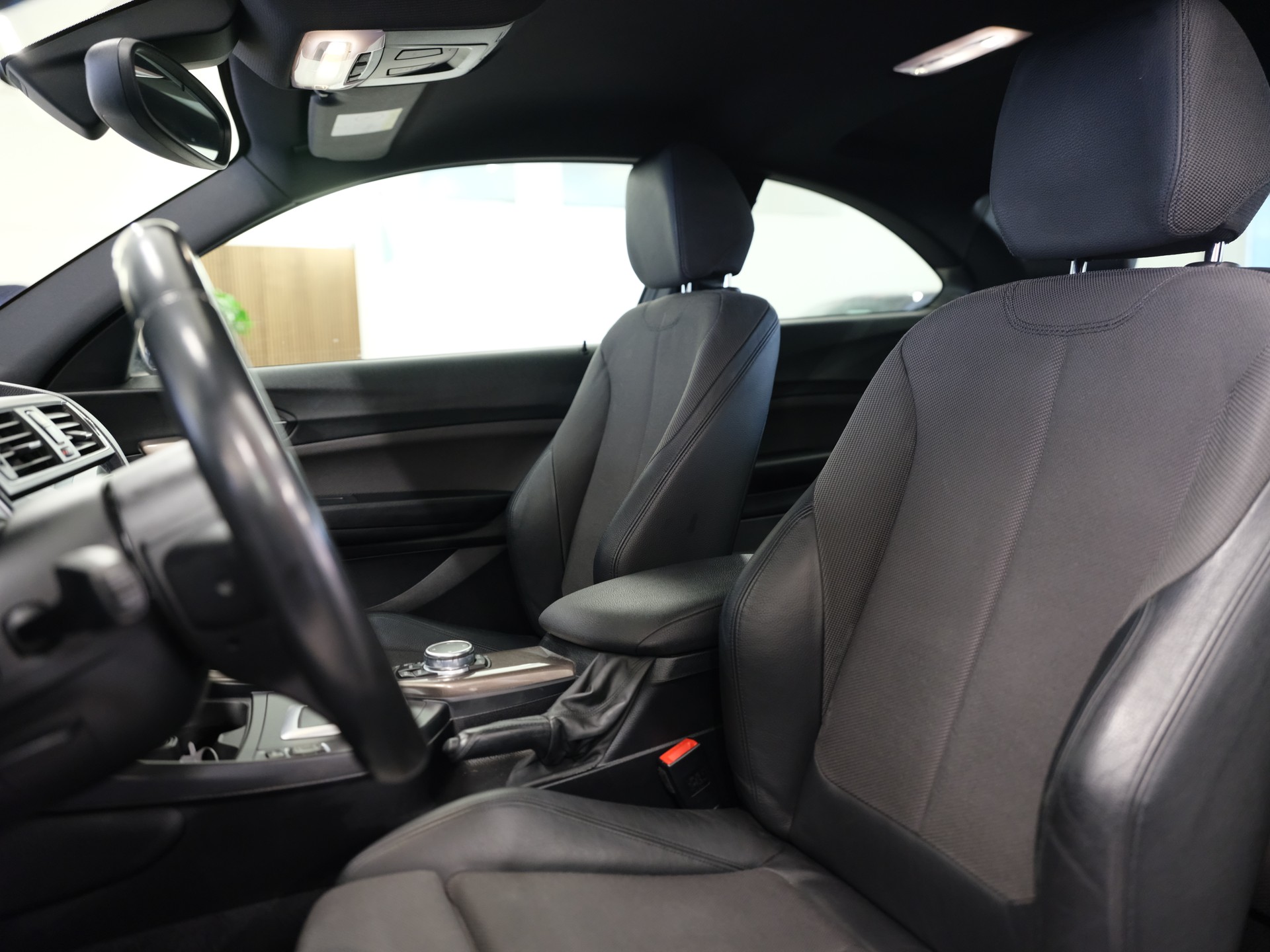 BMW 218d *Komfortzugang* *M Sport Lederlenkrad* *Sonnenschutzverglasung*-image-14