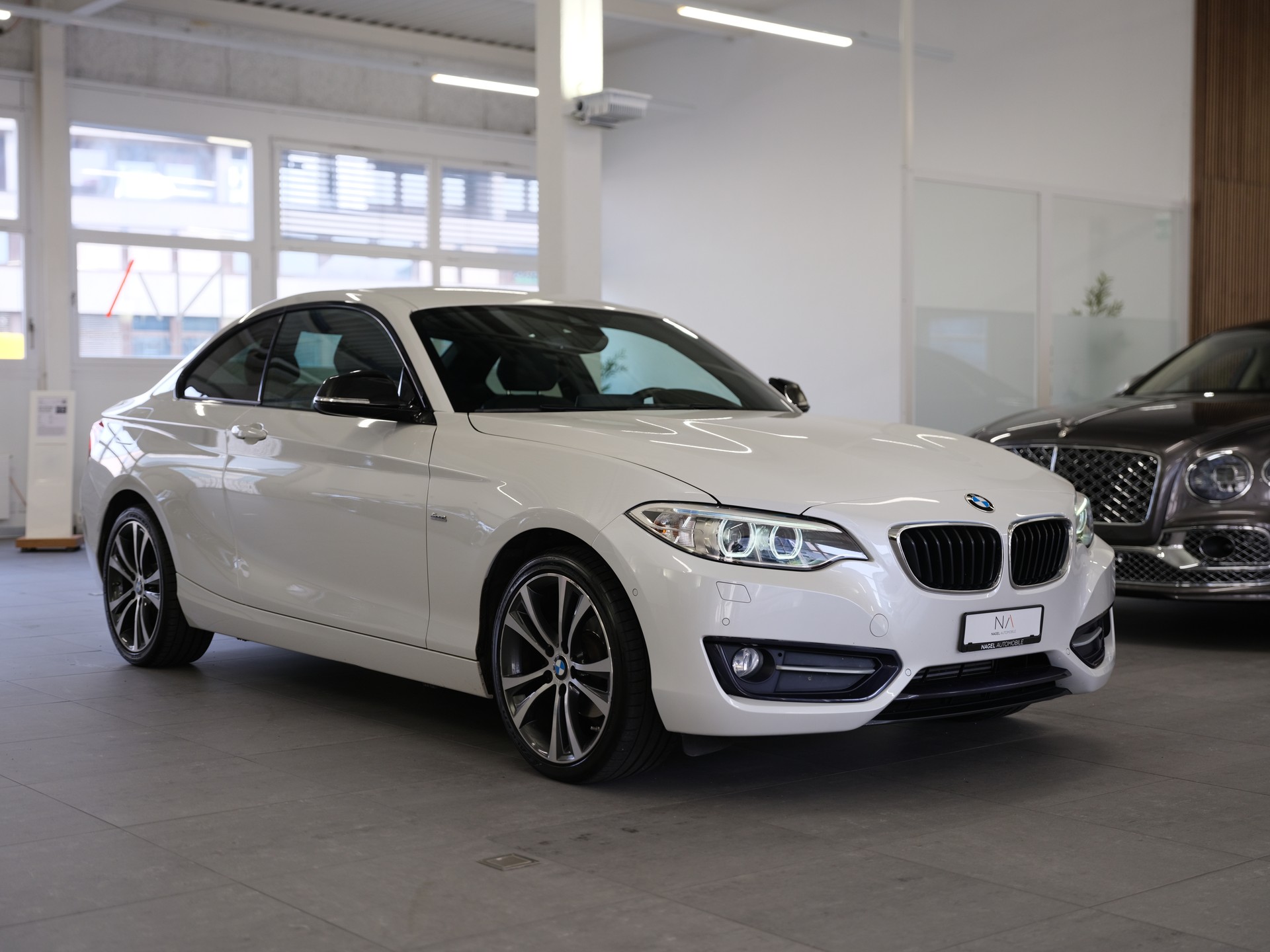 BMW 218d *Komfortzugang* *M Sport Lederlenkrad* *Sonnenschutzverglasung*-showroom-element-1