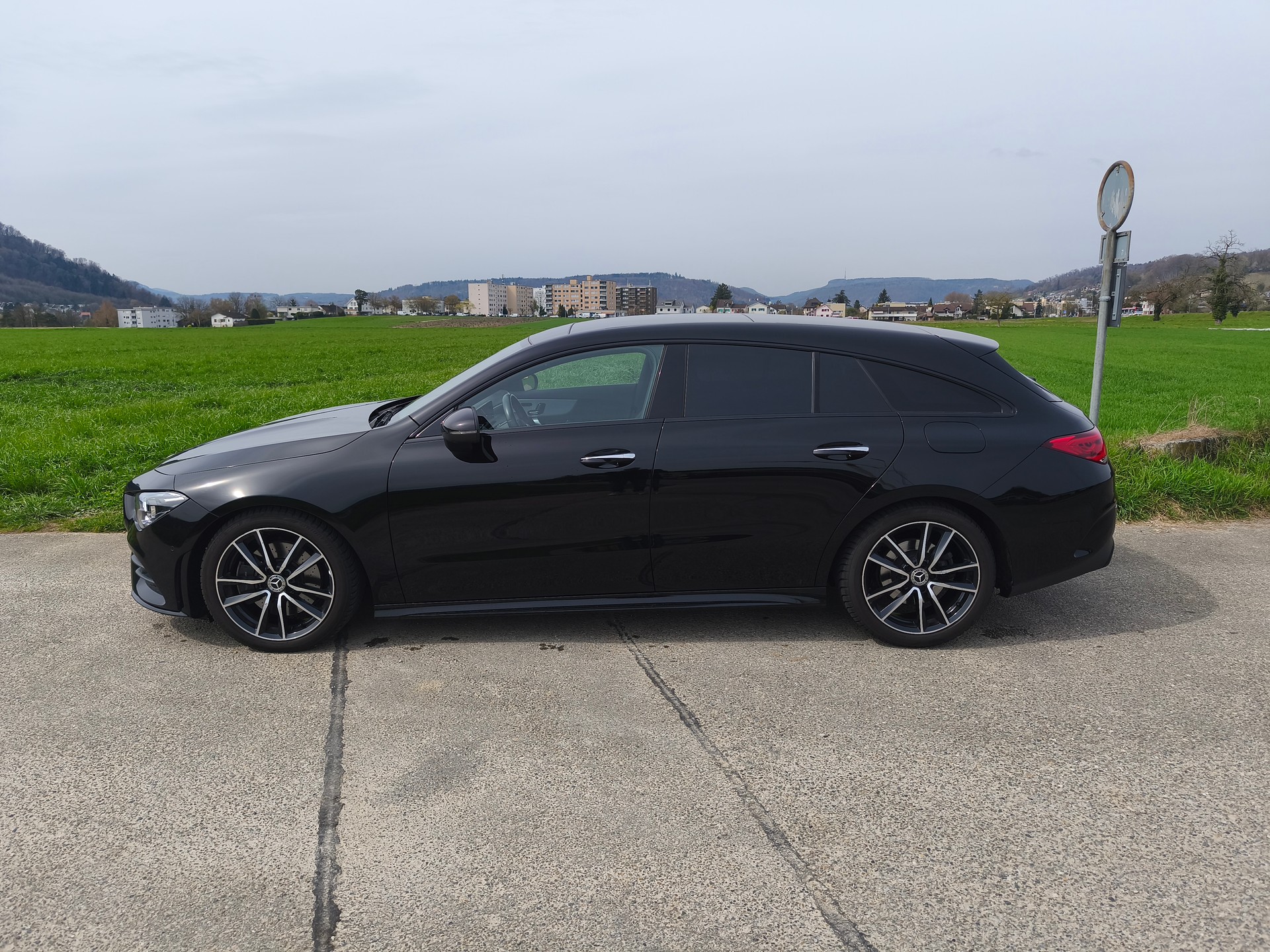 MERCEDES-BENZ CLA Shooting Brake 220 d 4Matic AMG Line-image-1