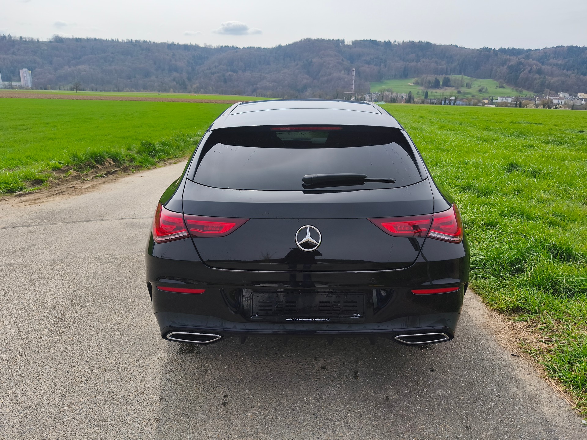 MERCEDES-BENZ CLA Shooting Brake 220 d 4Matic AMG Line-image-3