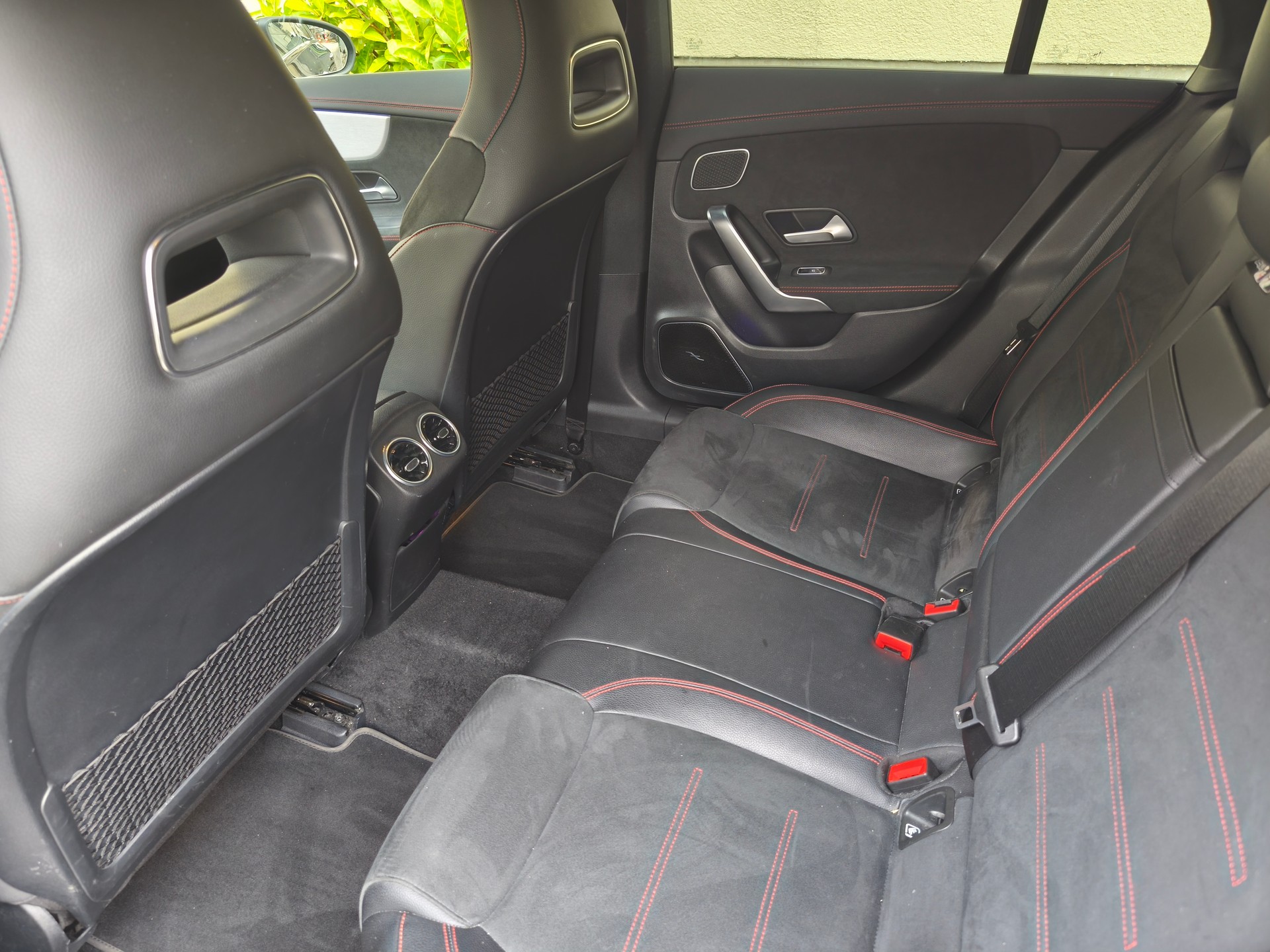 MERCEDES-BENZ CLA Shooting Brake 220 d 4Matic AMG Line-image-9