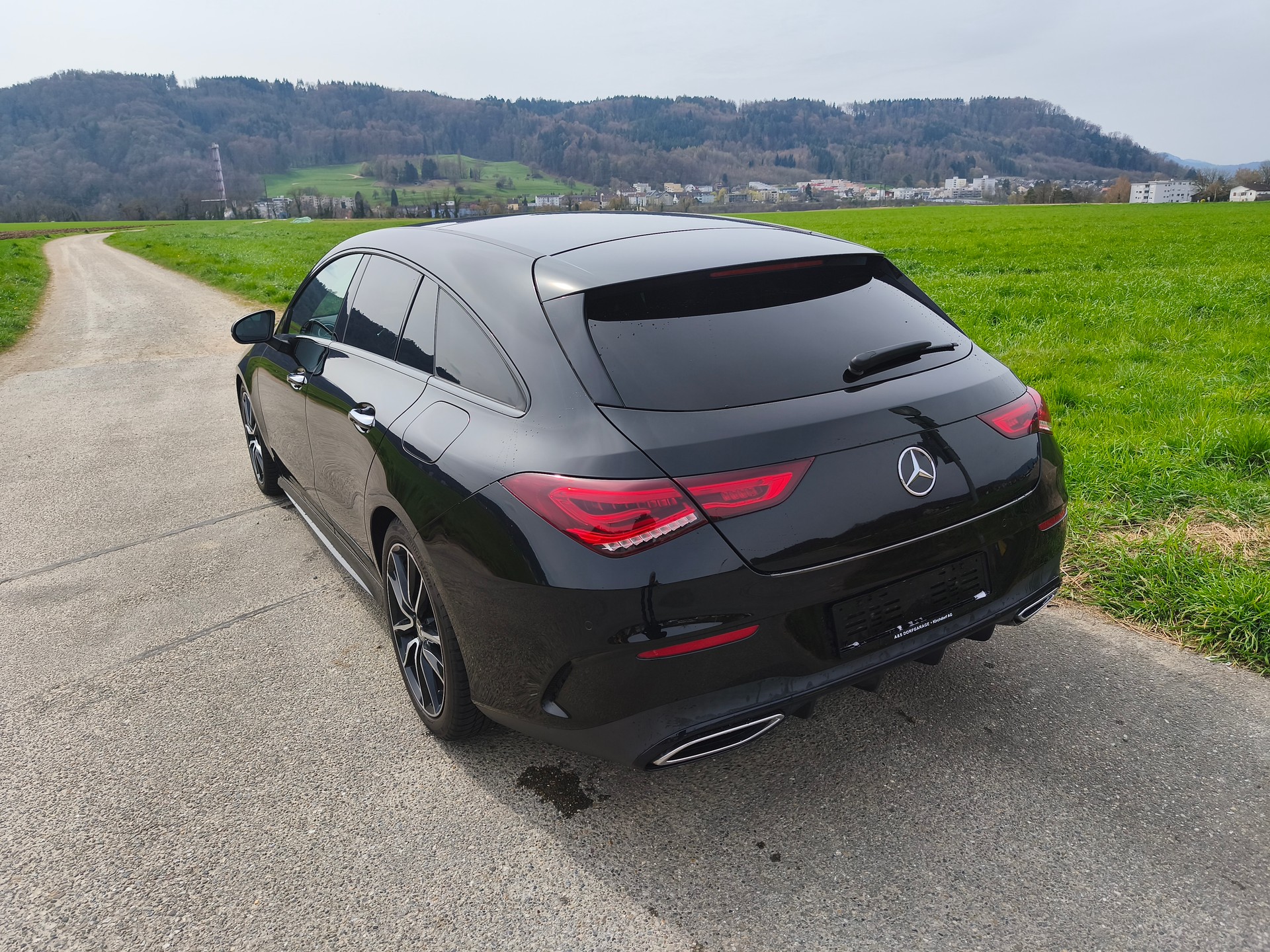 MERCEDES-BENZ CLA Shooting Brake 220 d 4Matic AMG Line-image-2