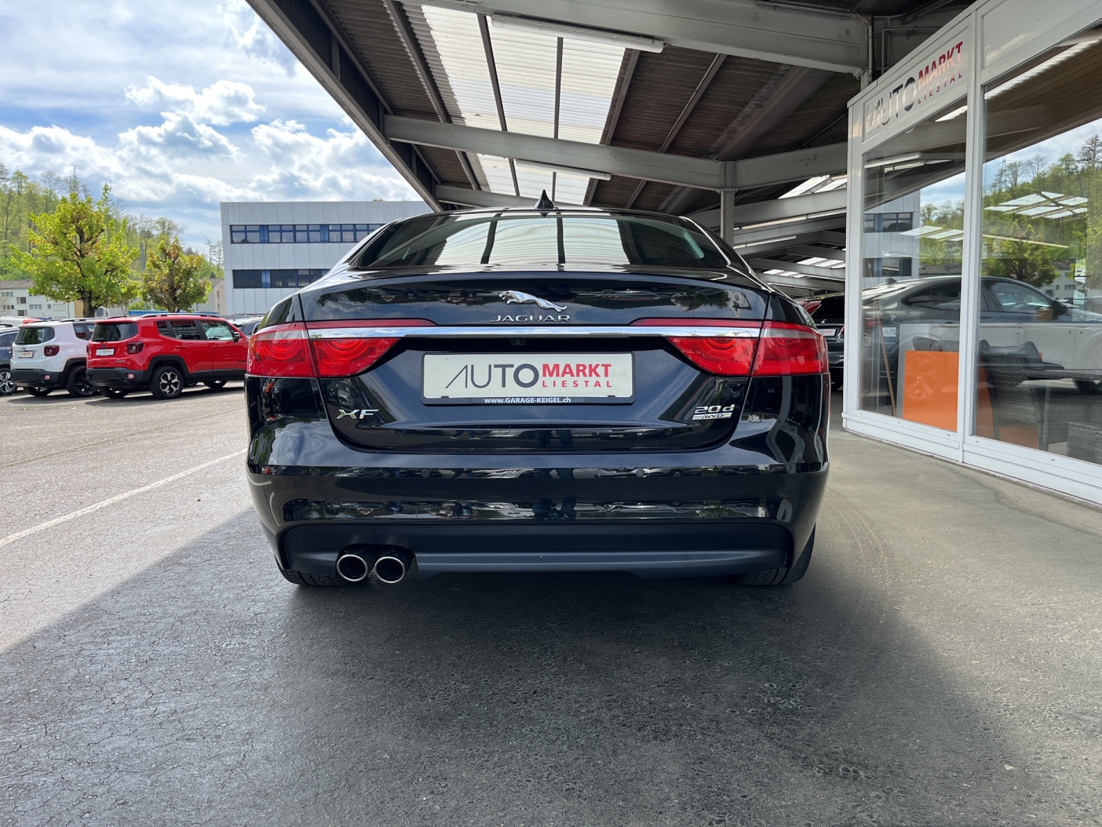 JAGUAR XF 20d Portfolio AWD Automatic-showroom-element-3