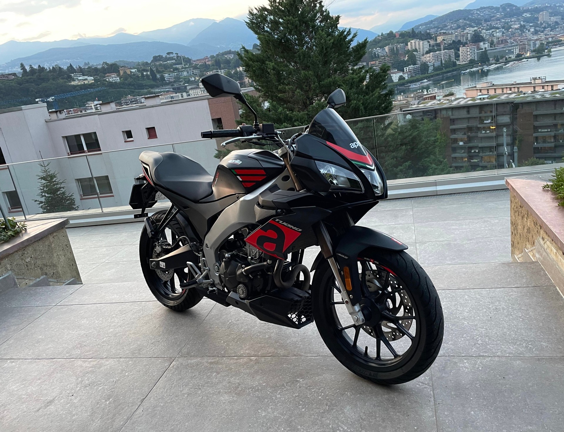 APRILIA Tuono 125-image-4