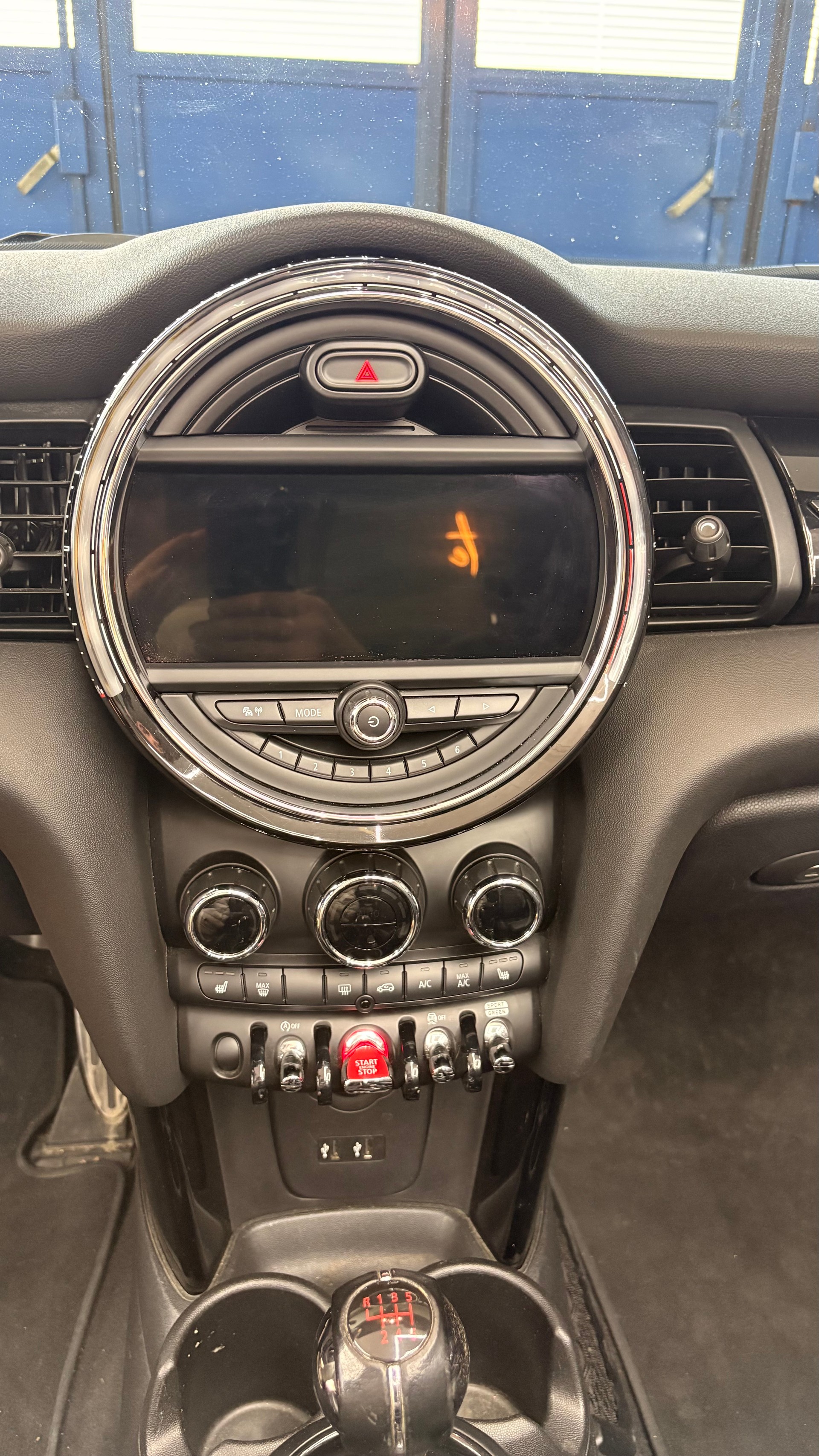 MINI Cooper John Cooper Works Cabriolet Steptronic-image-11