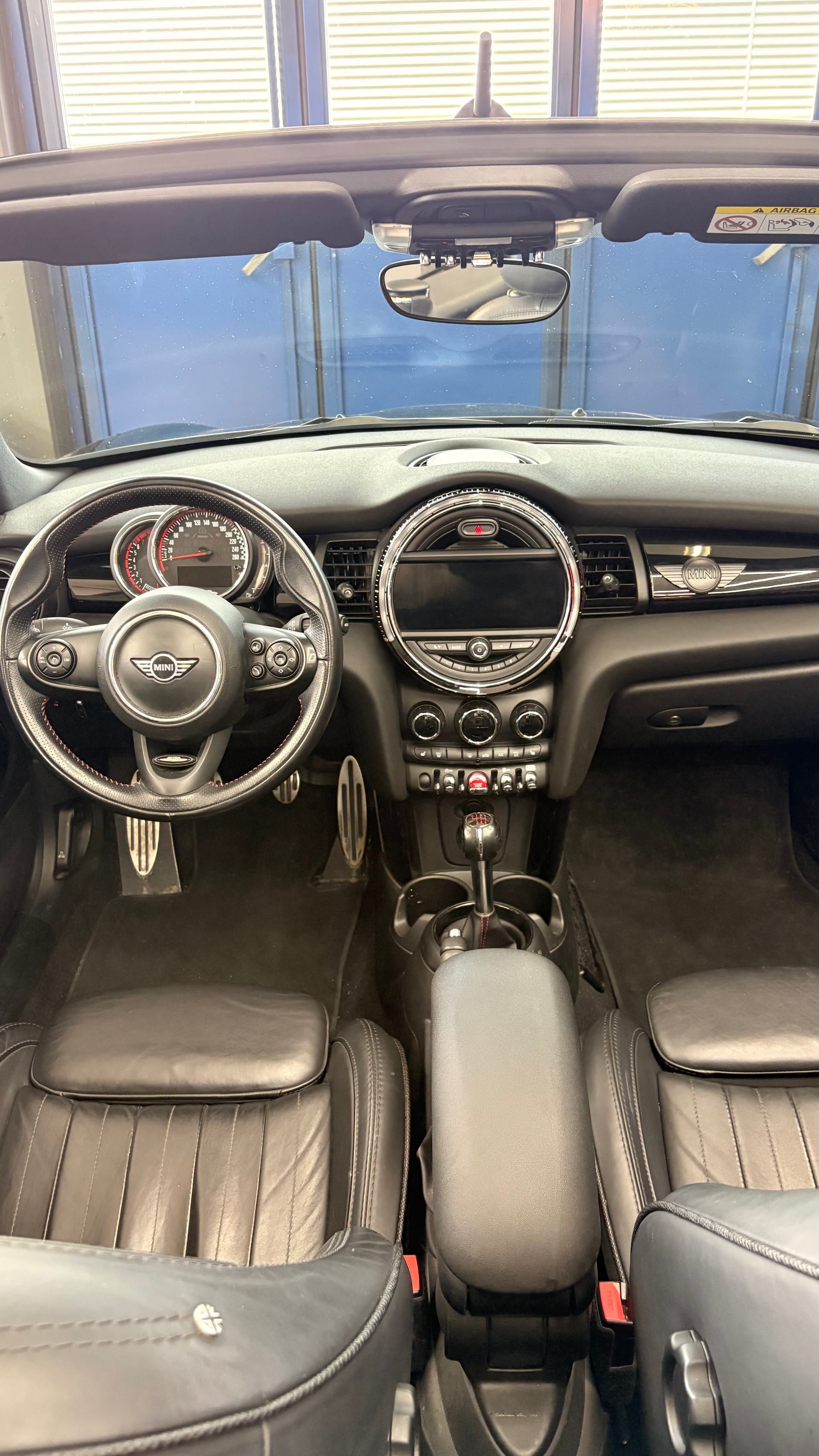 MINI Cooper John Cooper Works Cabriolet Steptronic-image-12
