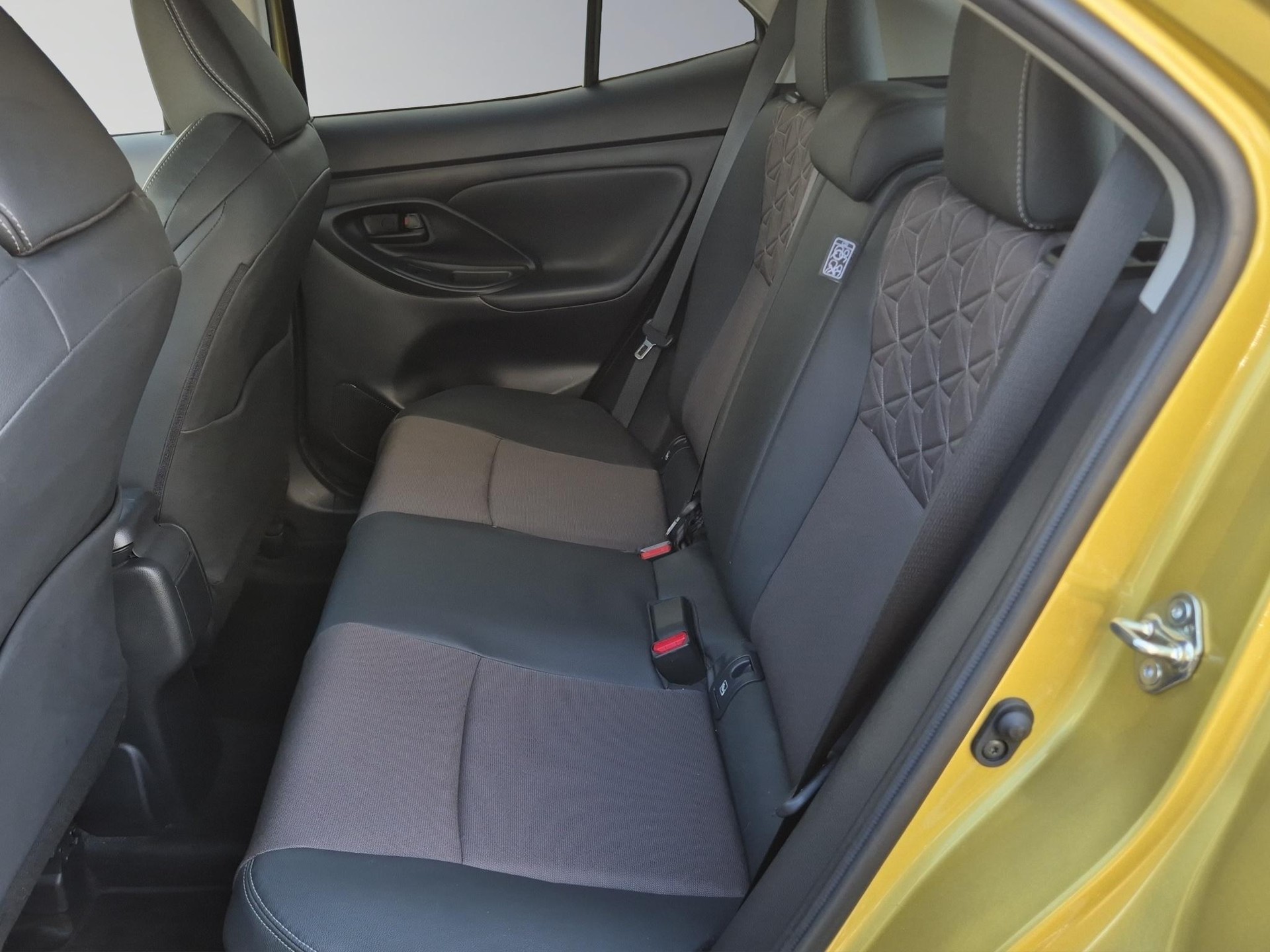 TOYOTA Yaris Cross 1.5 VVT-i HSD Elegant AWD-i-image-16