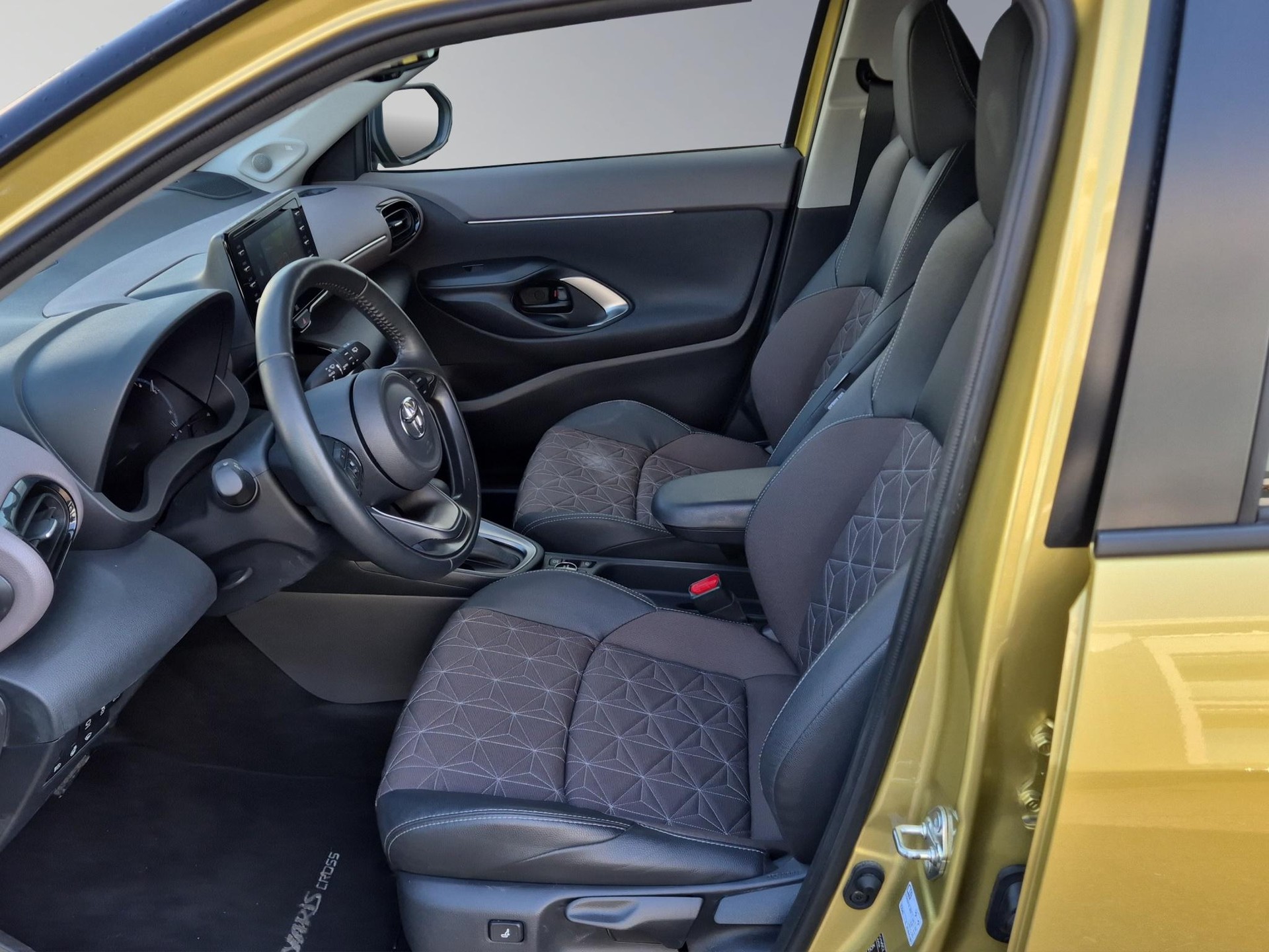TOYOTA Yaris Cross 1.5 VVT-i HSD Elegant AWD-i-image-8