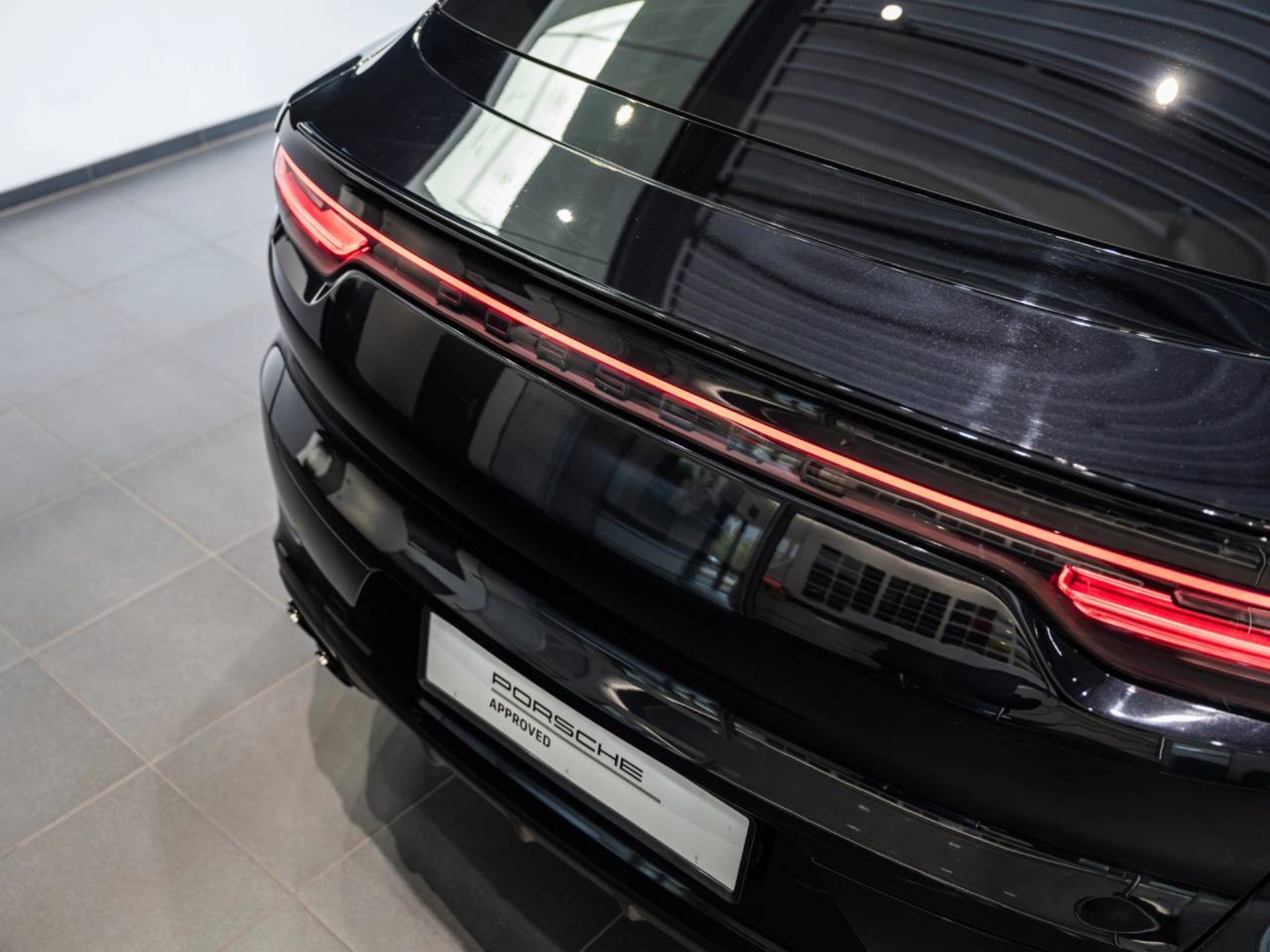PORSCHE Cayenne E-Hybrid Coupé-image-28