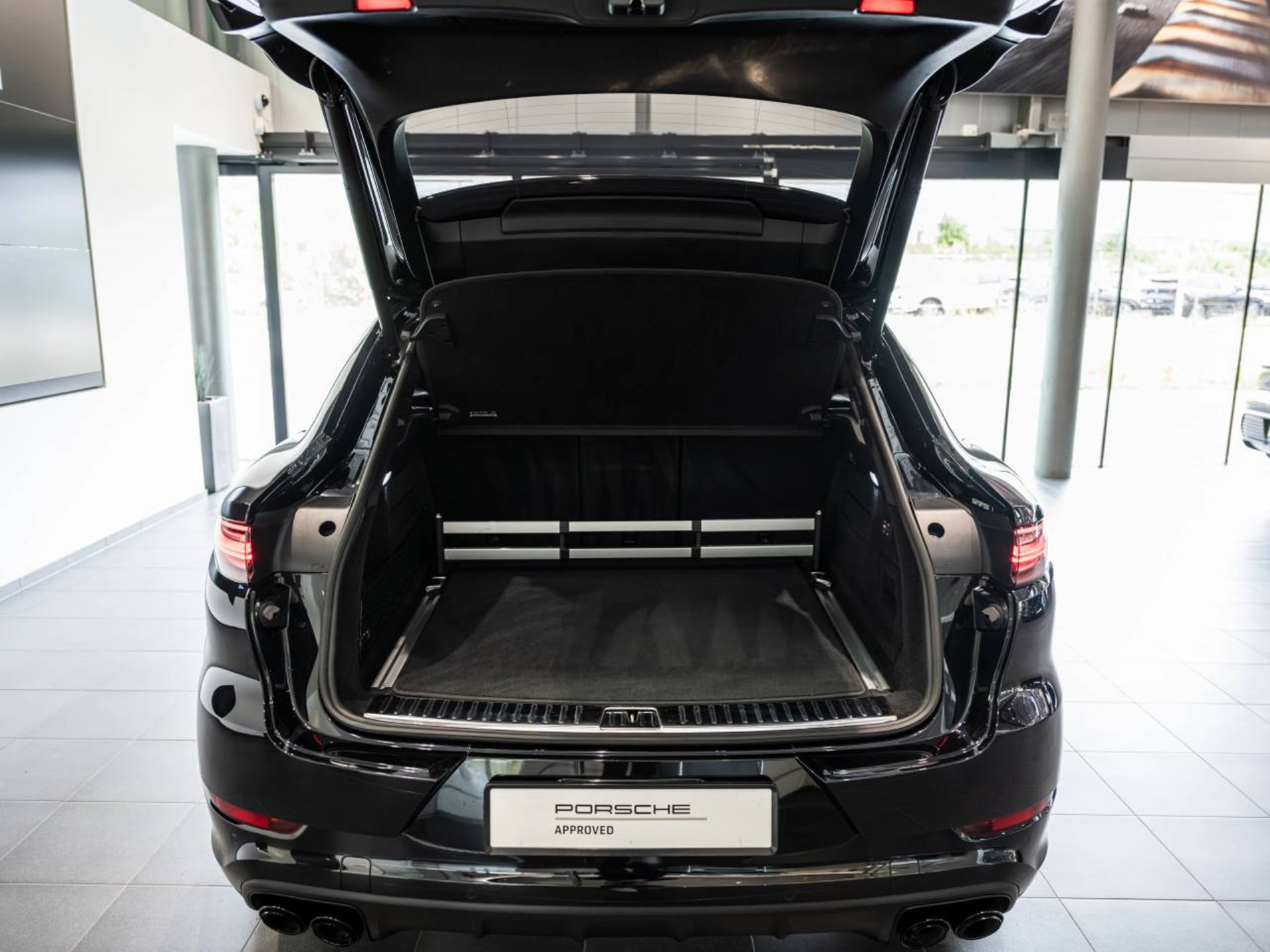 PORSCHE Cayenne E-Hybrid Coupé-image-6