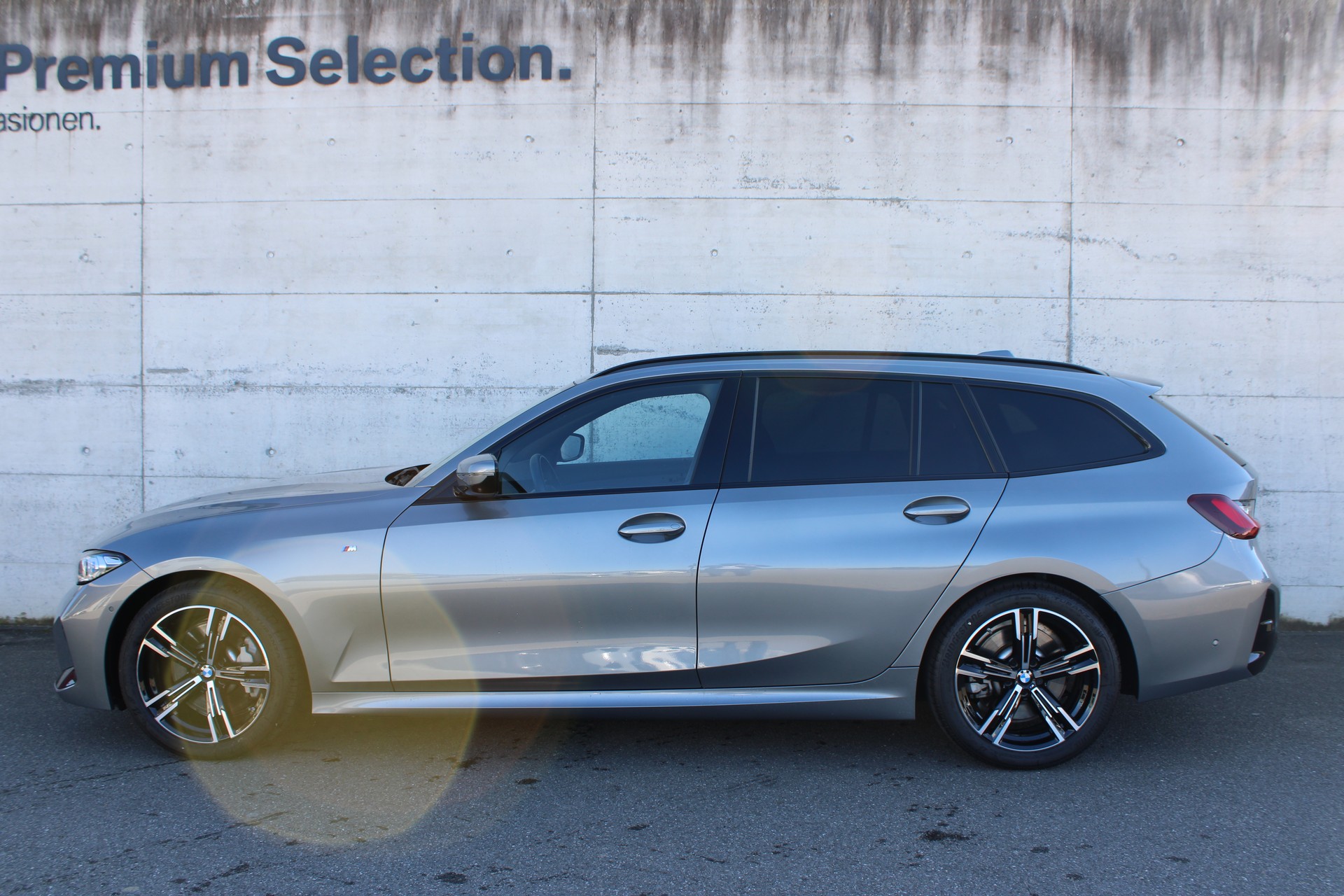 BMW 330d xDrive 48V Touring-image-4