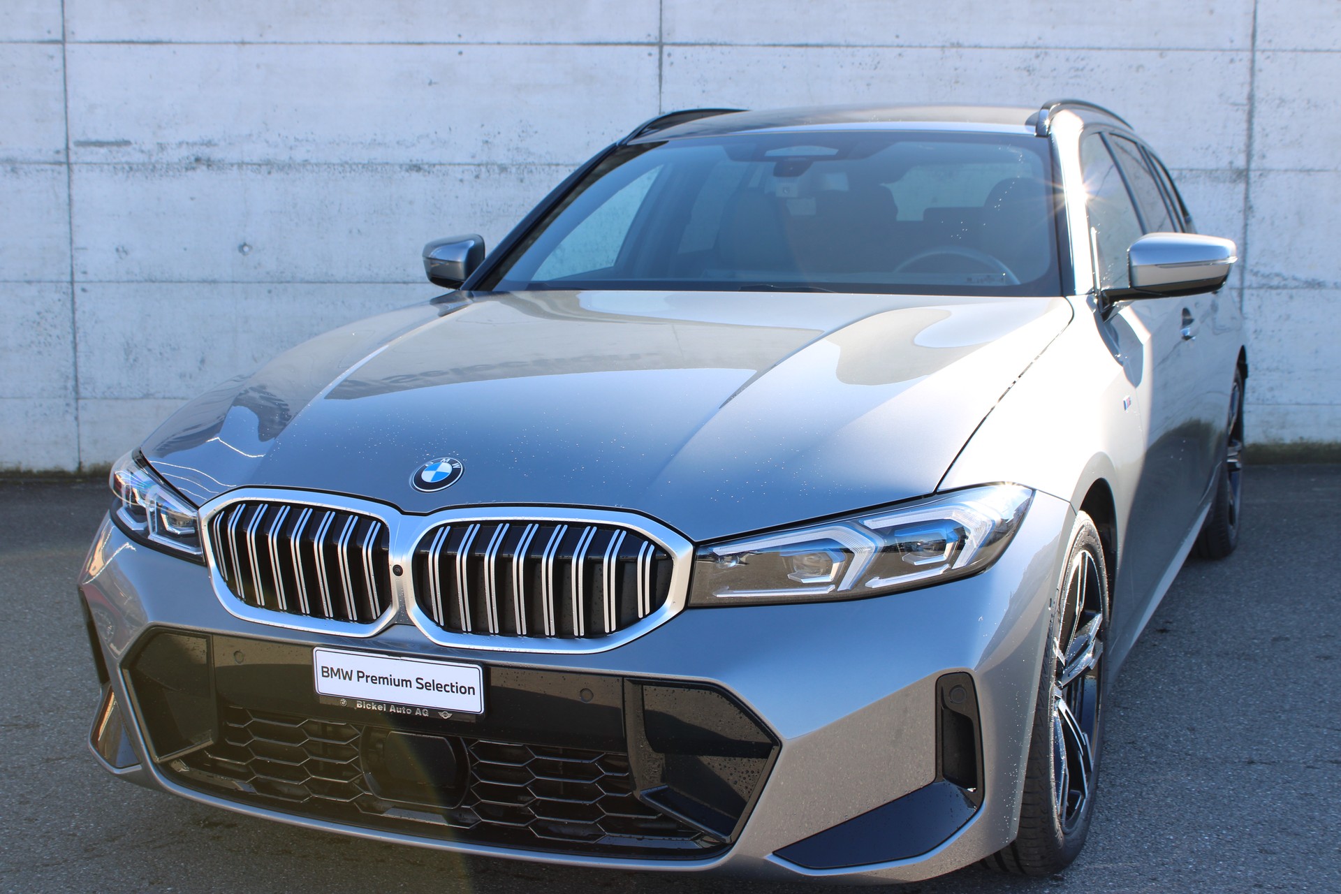 BMW 330d xDrive 48V Touring-showroom-element-3