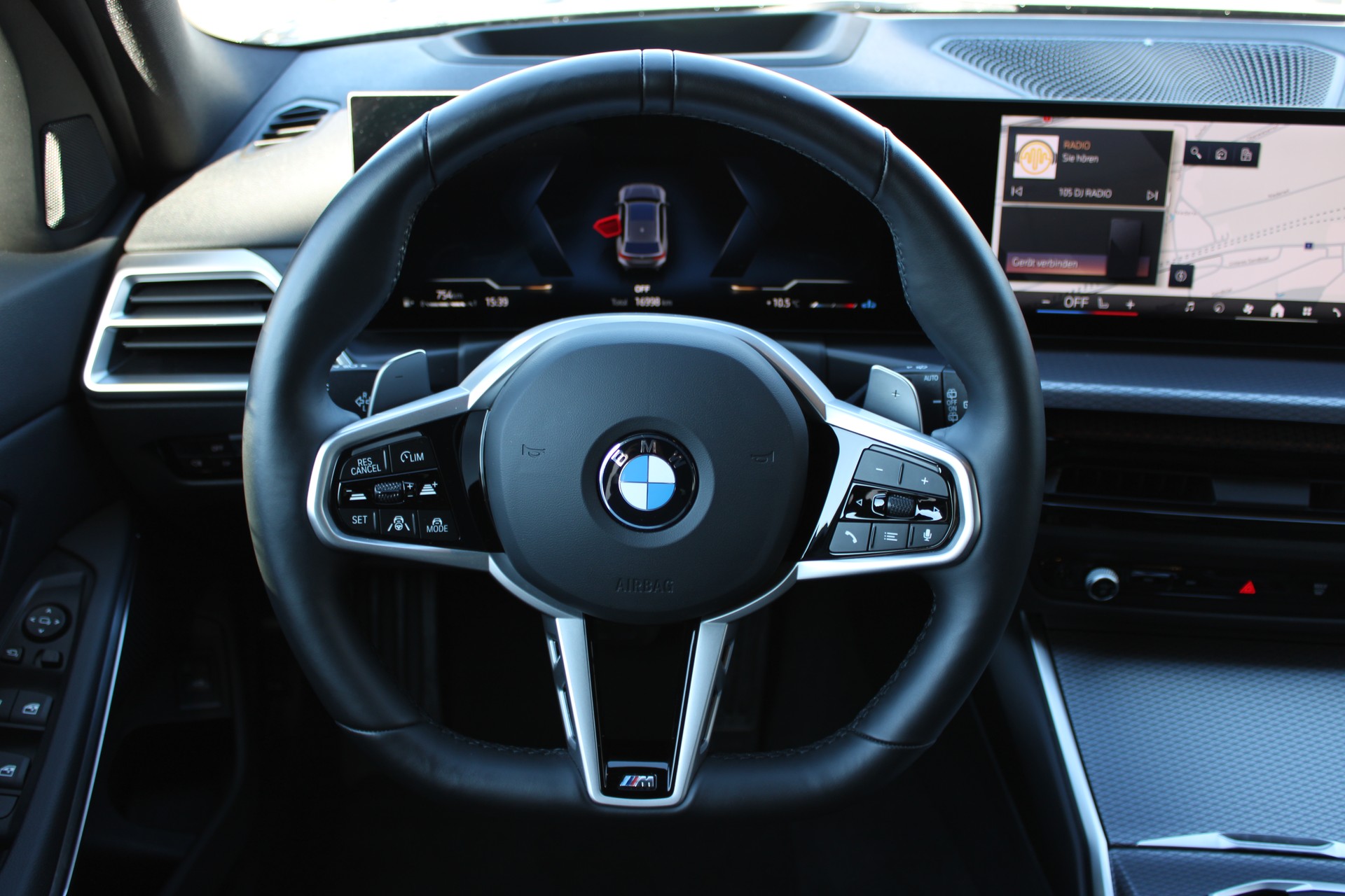 BMW 330d xDrive 48V Touring-image-12