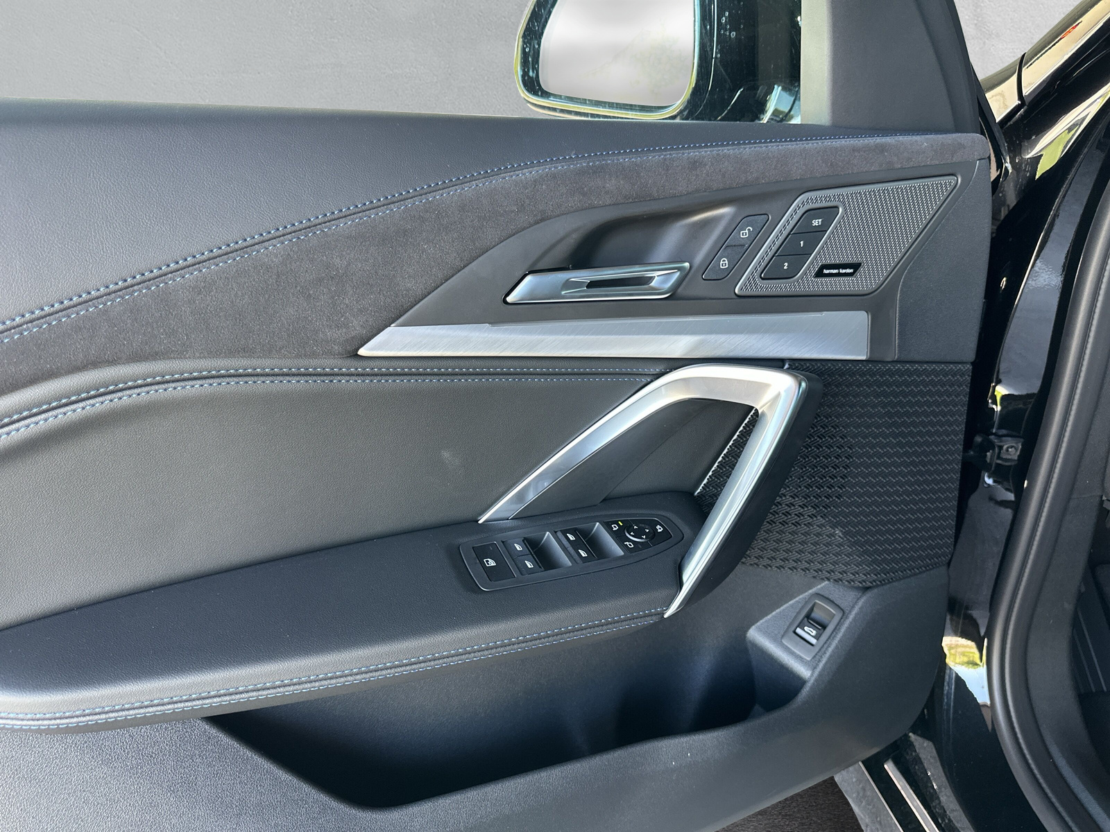 BMW iX1 xDrive 30 M Sport Pro-image-16