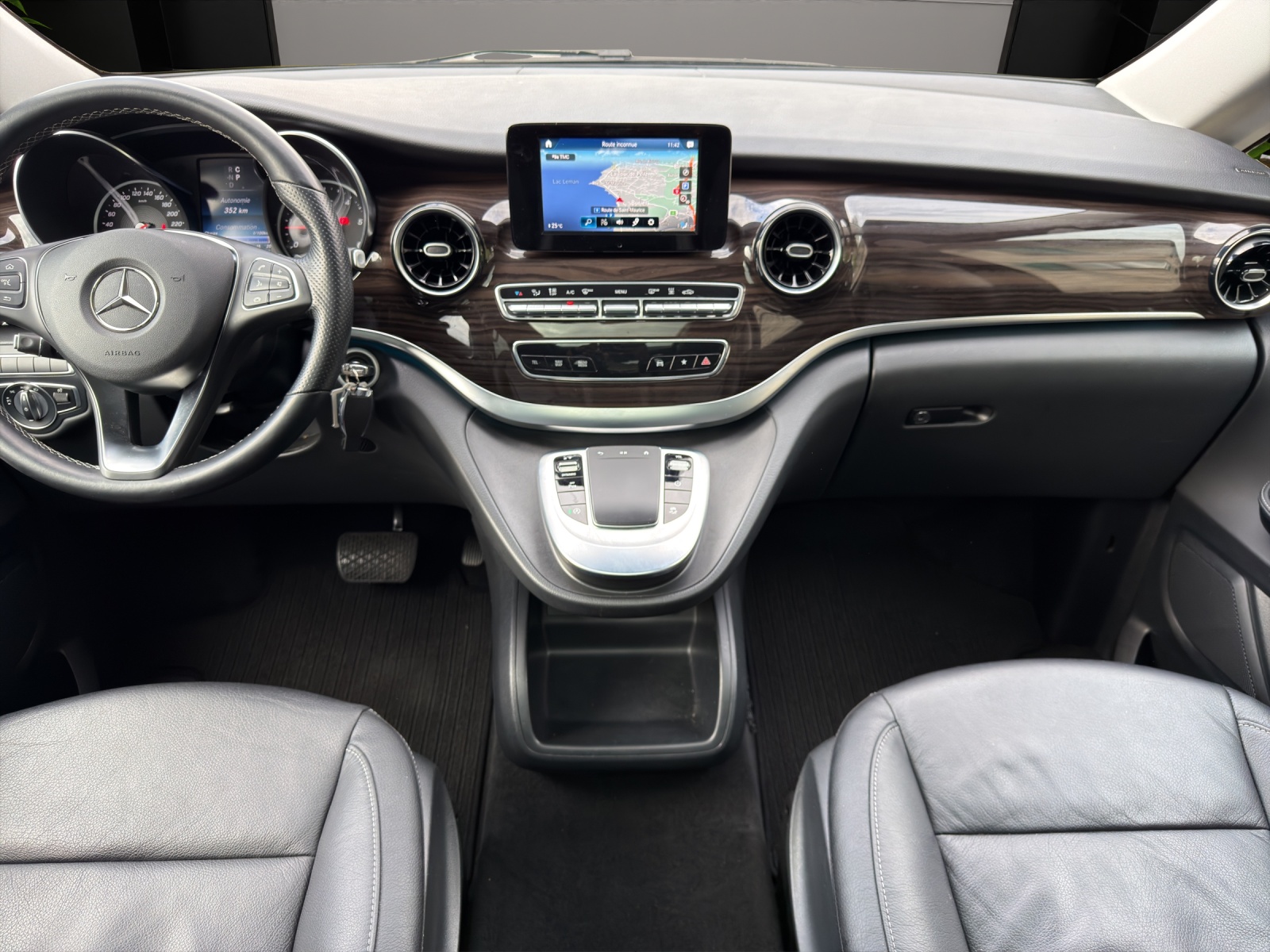 MERCEDES-BENZ V 220 d Exclusive lang 4Matic 9G-Tronic-image-10