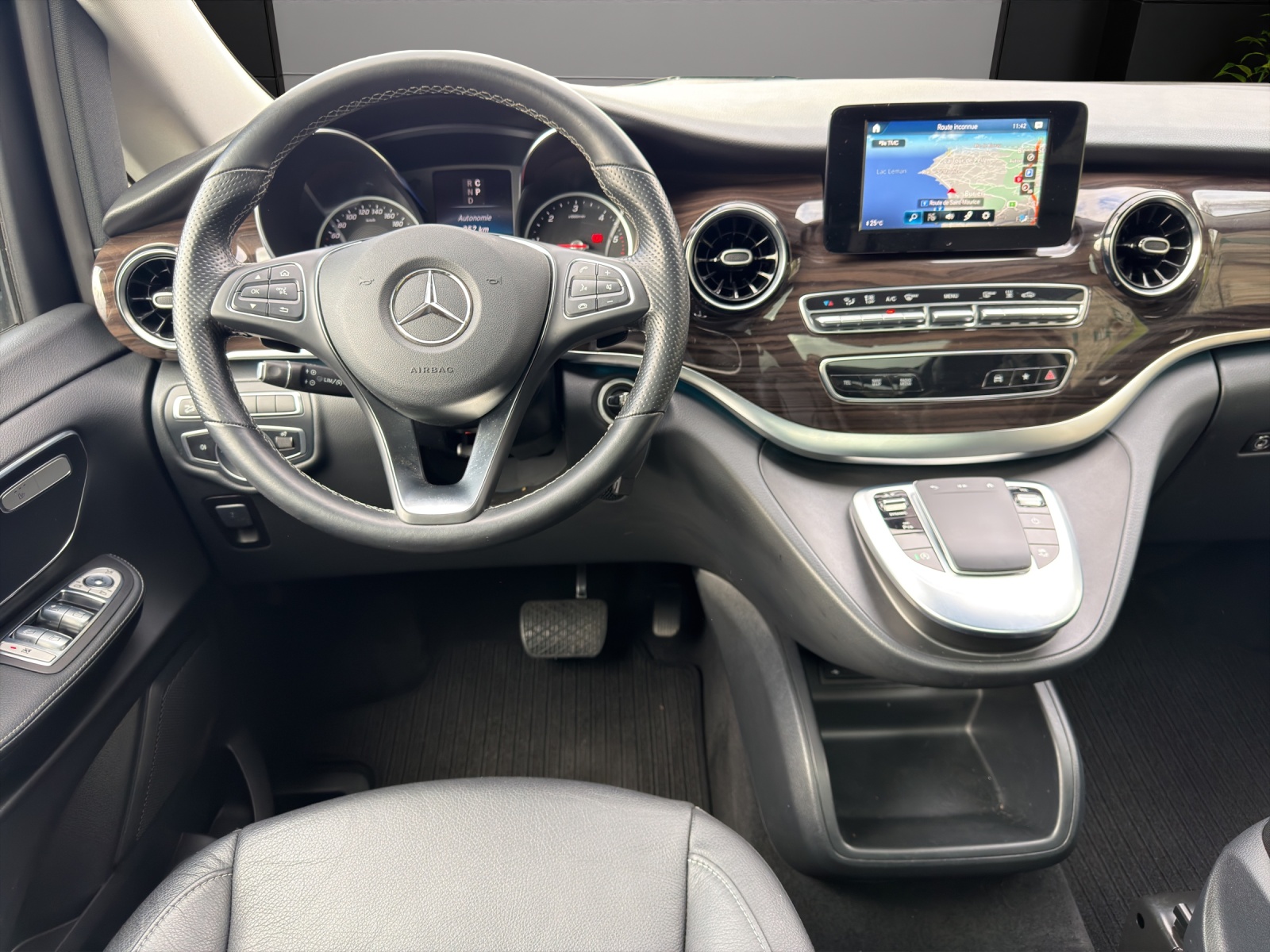 MERCEDES-BENZ V 220 d Exclusive lang 4Matic 9G-Tronic-image-7