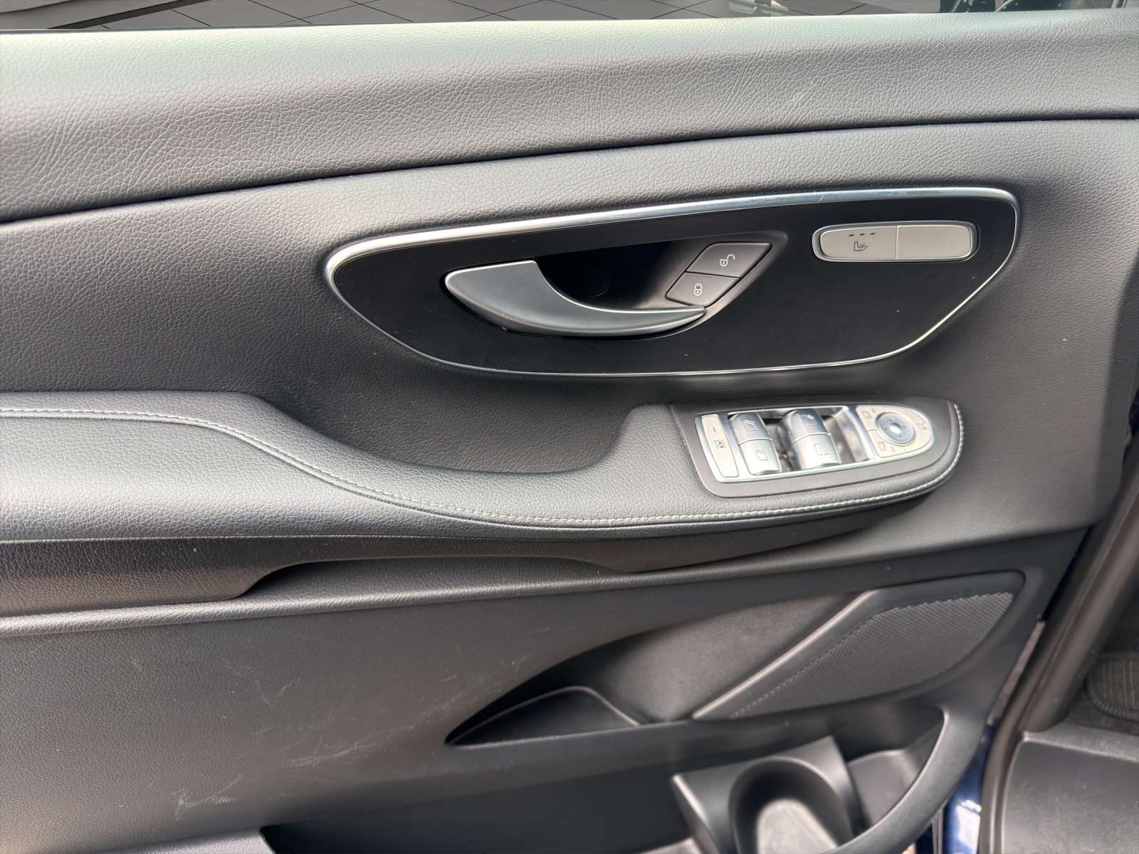 MERCEDES-BENZ V 220 d Exclusive lang 4Matic 9G-Tronic-image-11