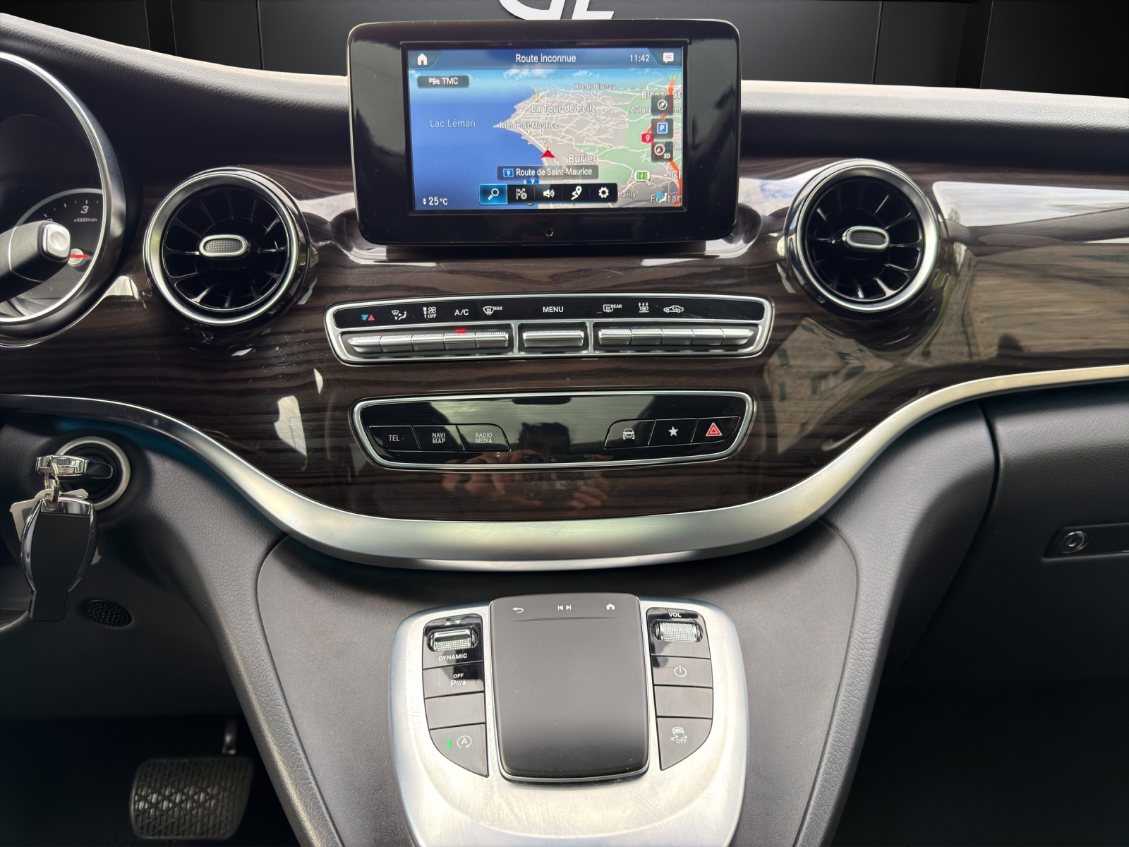 MERCEDES-BENZ V 220 d Exclusive lang 4Matic 9G-Tronic-image-9