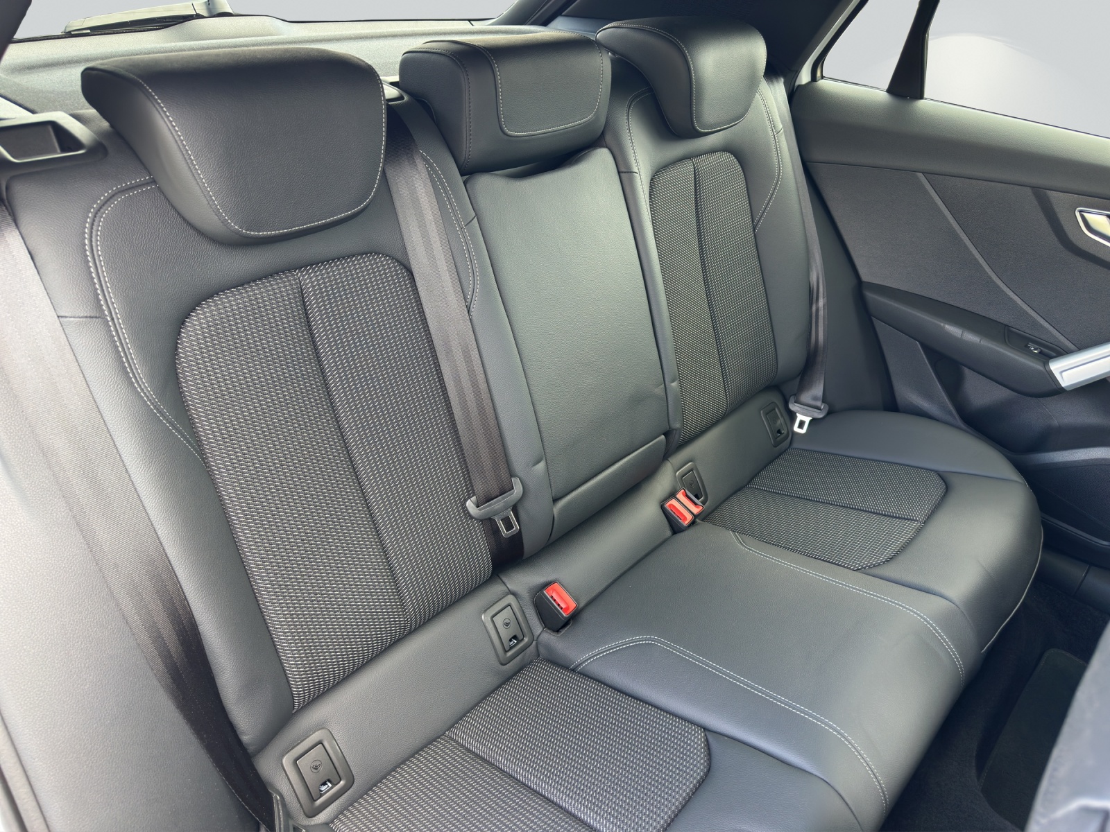 AUDI Q2 35 TFSI advanced S-tronic-image-8