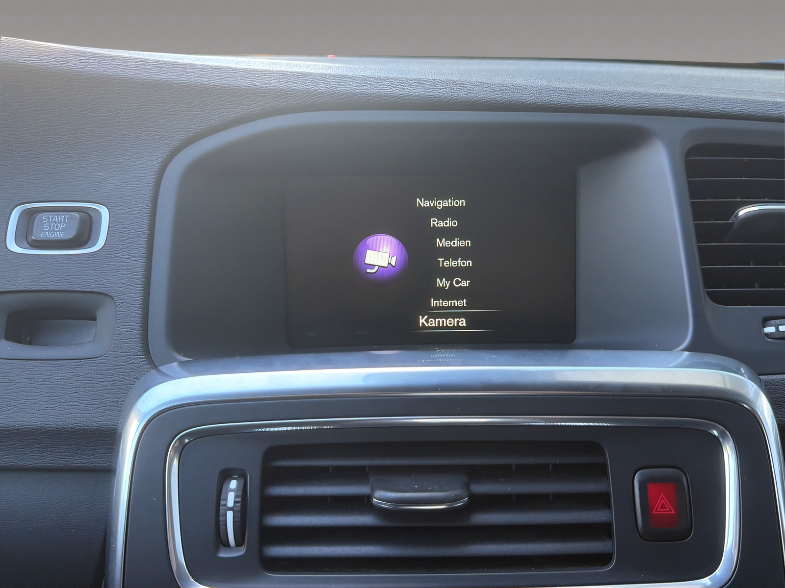 VOLVO V60 Cross Country 2.4 D4 Momentum AWD S/S-image-13