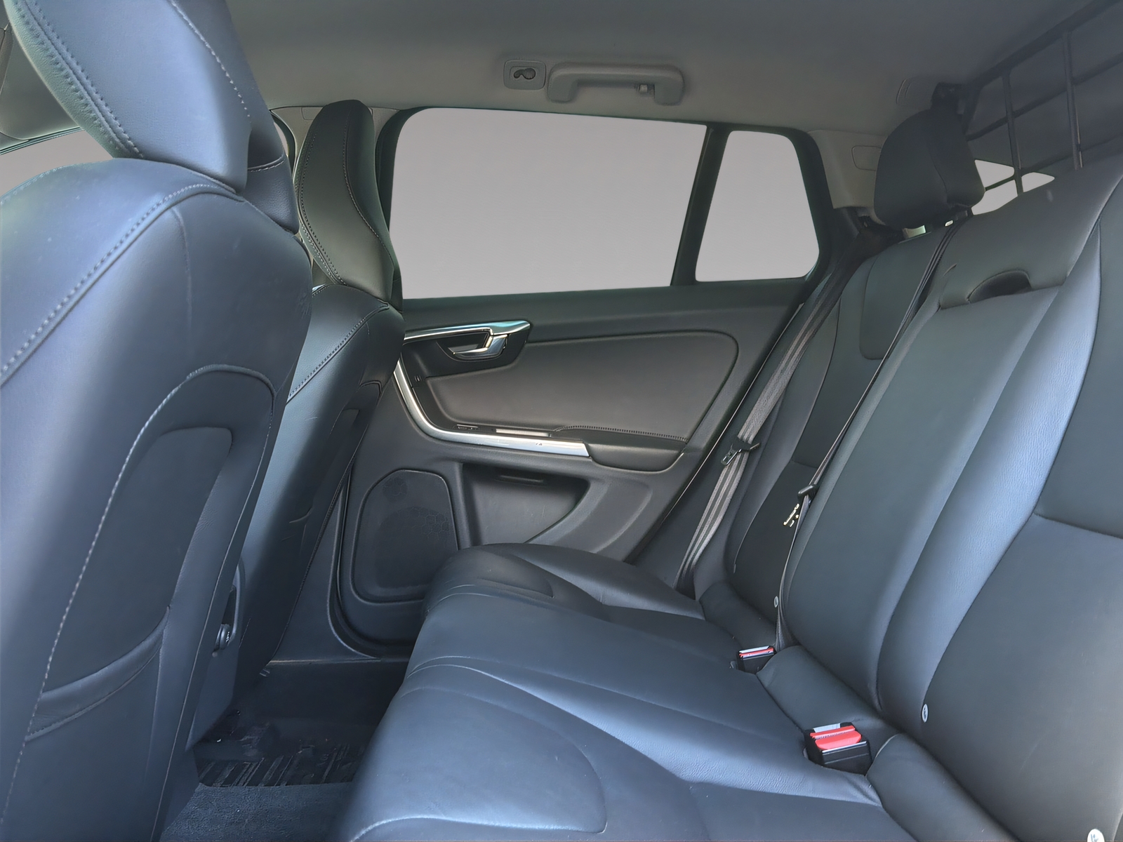 VOLVO V60 Cross Country 2.4 D4 Momentum AWD S/S-image-18