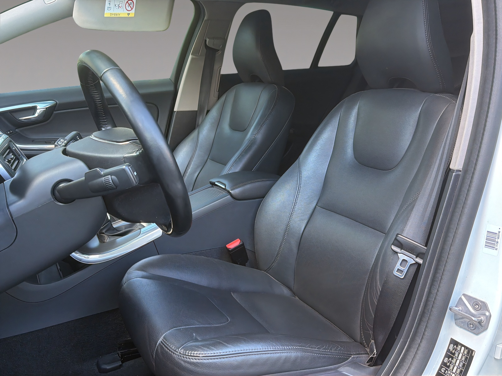 VOLVO V60 Cross Country 2.4 D4 Momentum AWD S/S-image-5