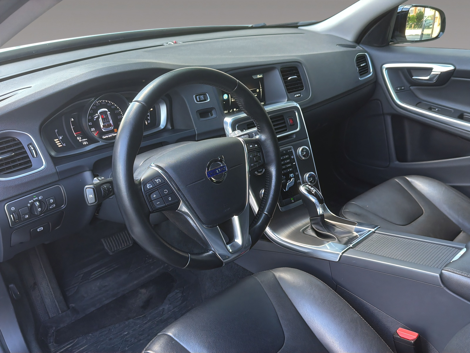 VOLVO V60 Cross Country 2.4 D4 Momentum AWD S/S-image-6