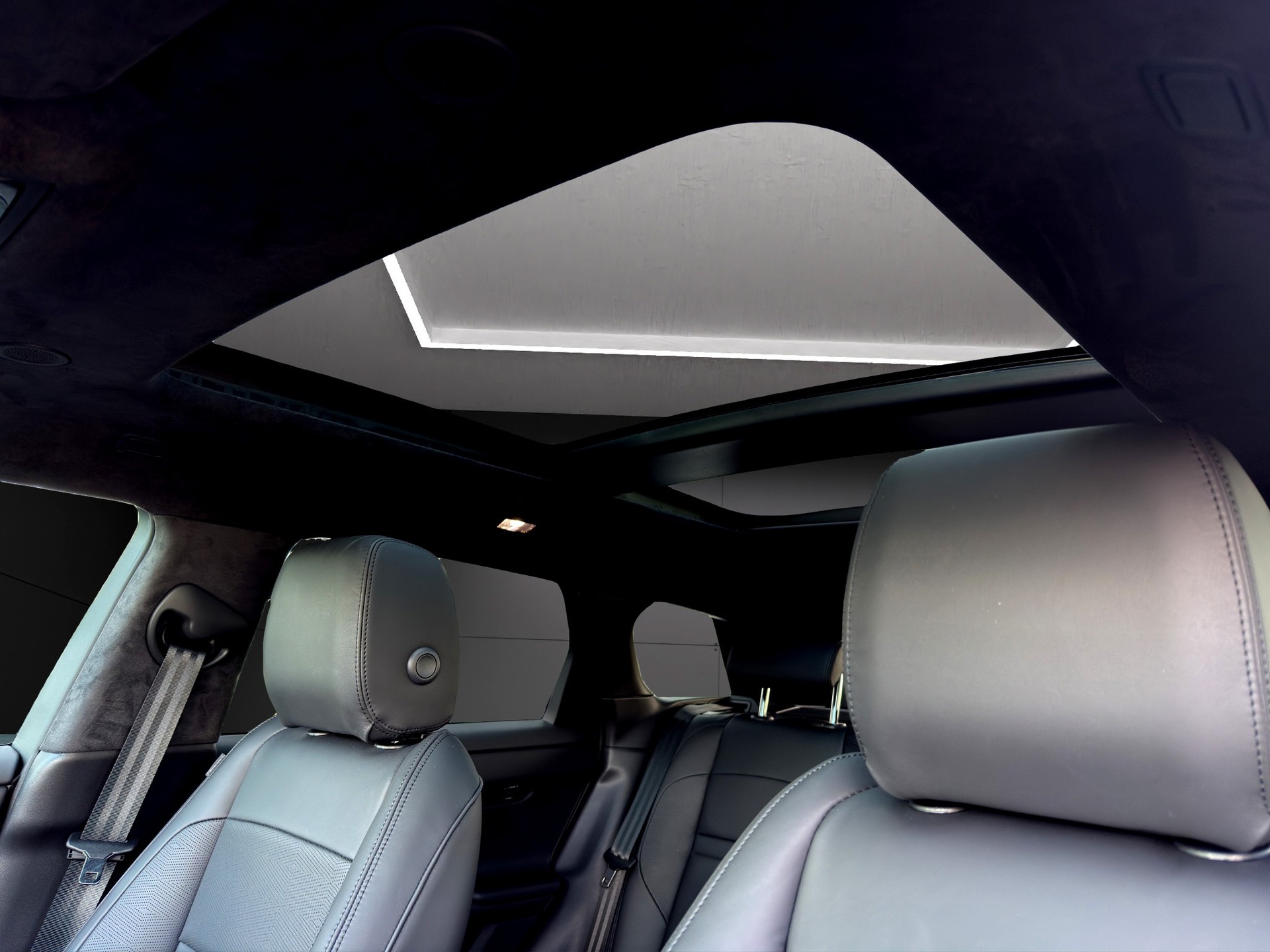 LAND ROVER Range Rover Evoque P 270e Autobiography AT9-image-6