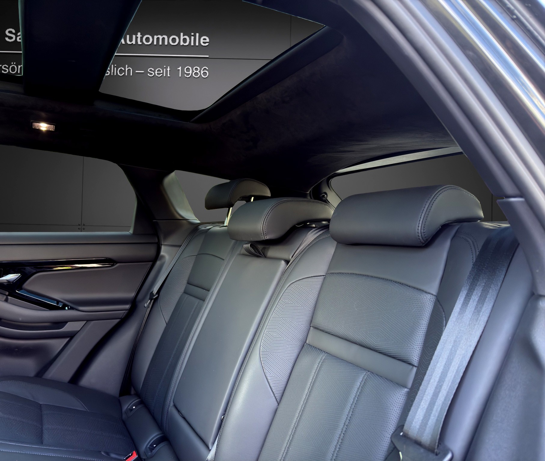 LAND ROVER Range Rover Evoque P 270e Autobiography AT9-image-7