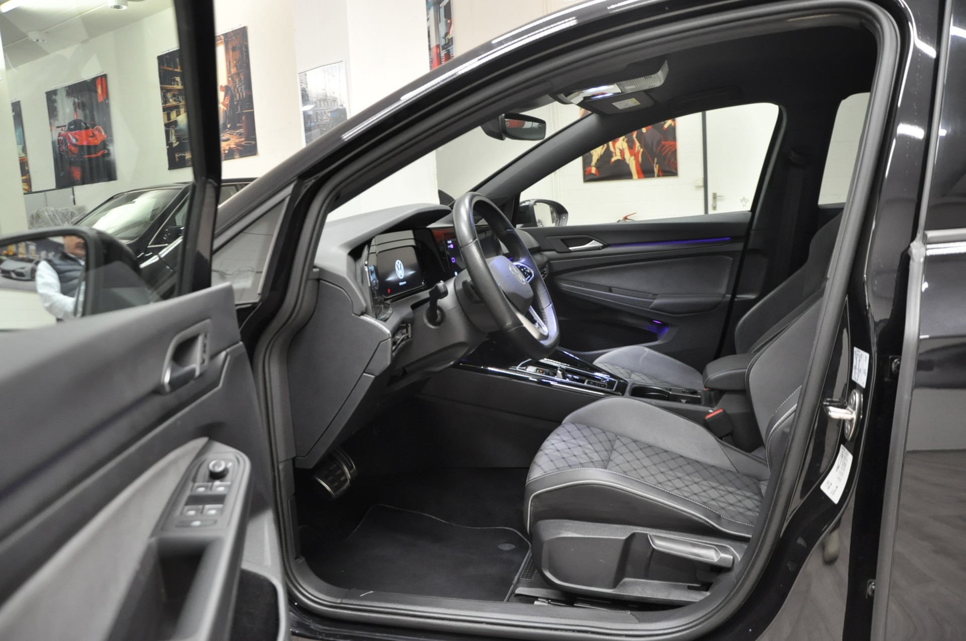 VW Golf Variant 1.5 eTSI mHEV R-Line-image-6