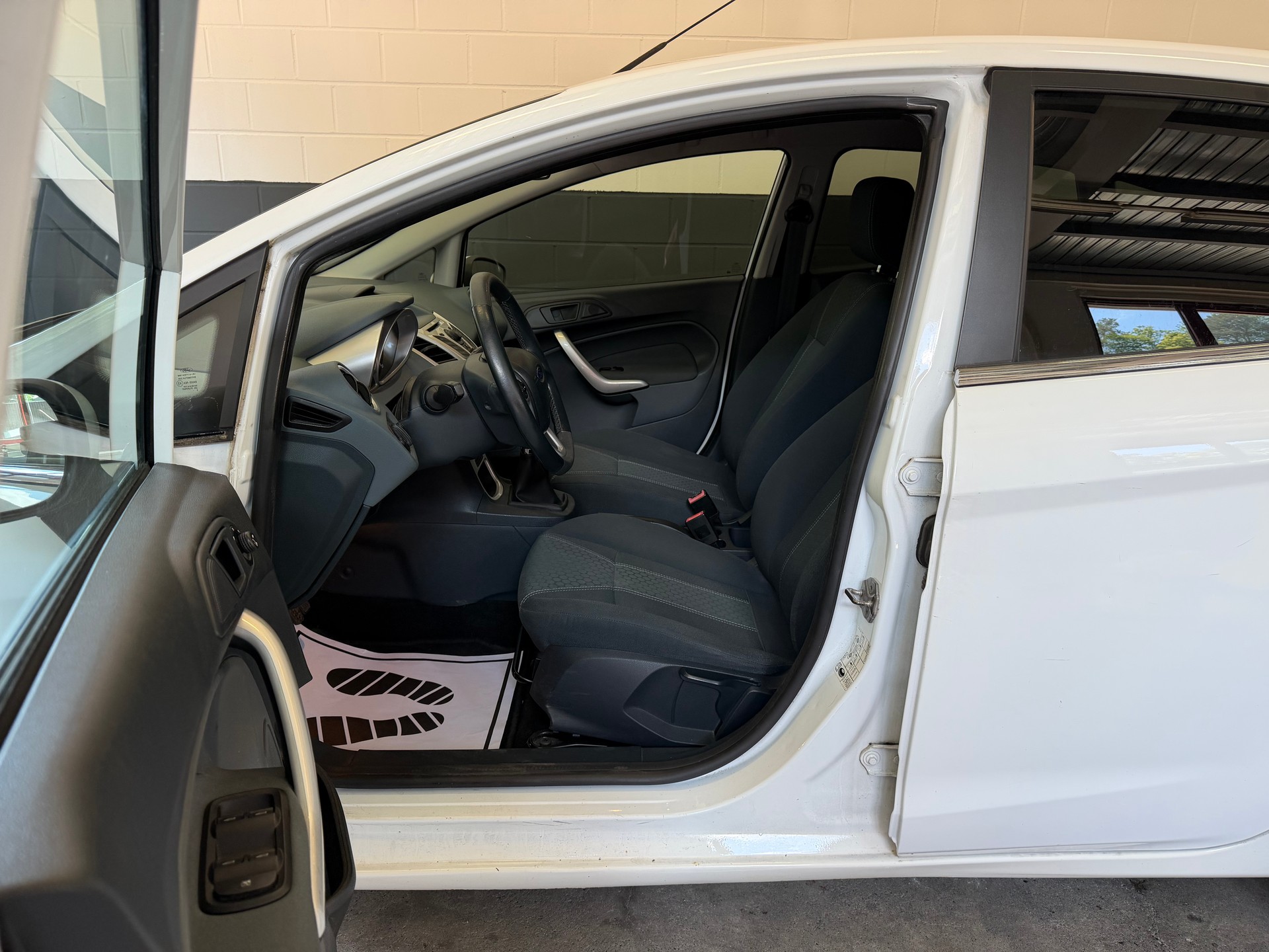 FORD Fiesta 1.4 16V Colourline //NEU AB MFK!-image-9