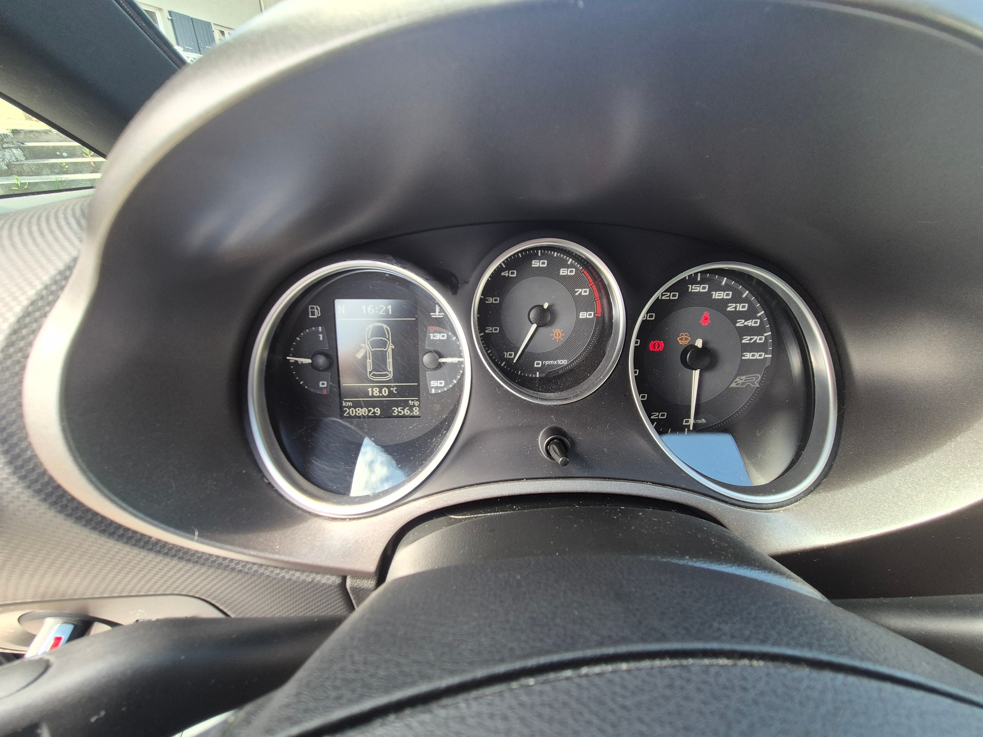 SEAT Leon 2.0 TSI Cupra R310-image-12