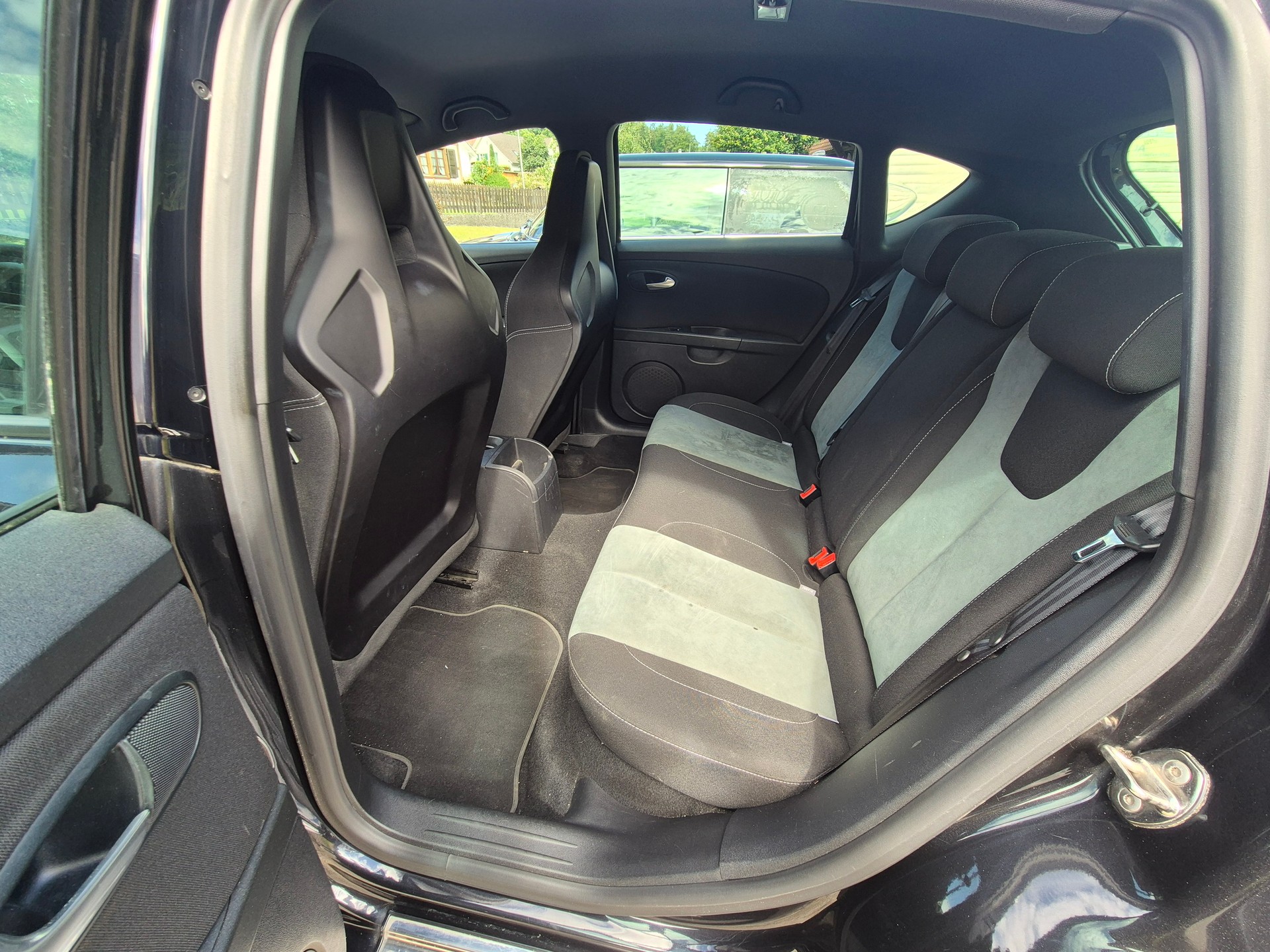 SEAT Leon 2.0 TSI Cupra R310-image-10
