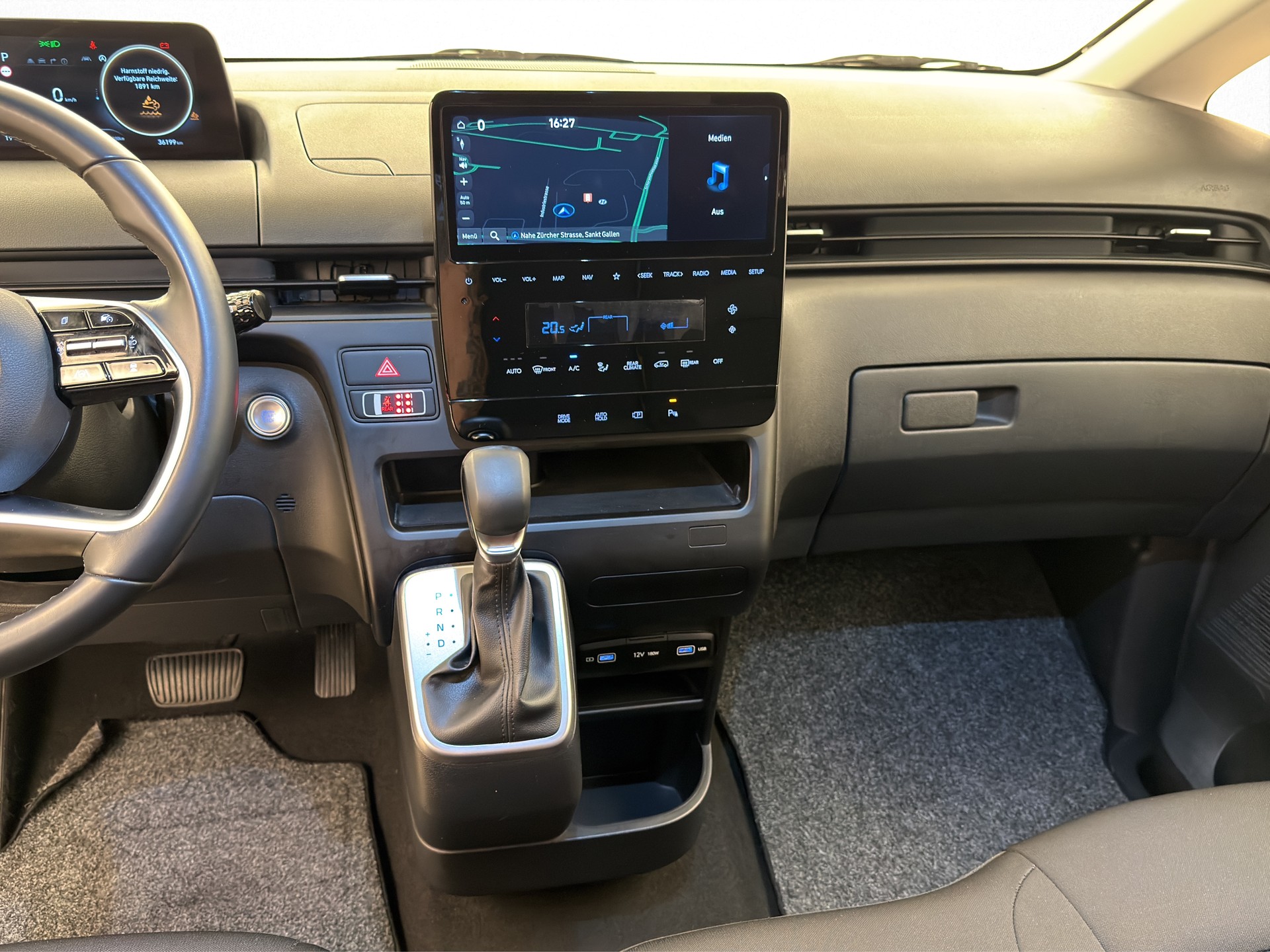 HYUNDAI Staria Wagon 2.2 CRDI Amplia 4X4-image-10