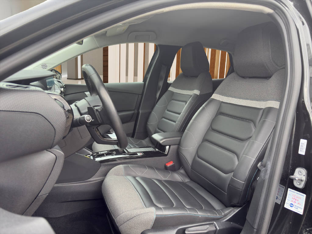 CITROEN C4 1.2 PureTech Shine 155 PS-image-8