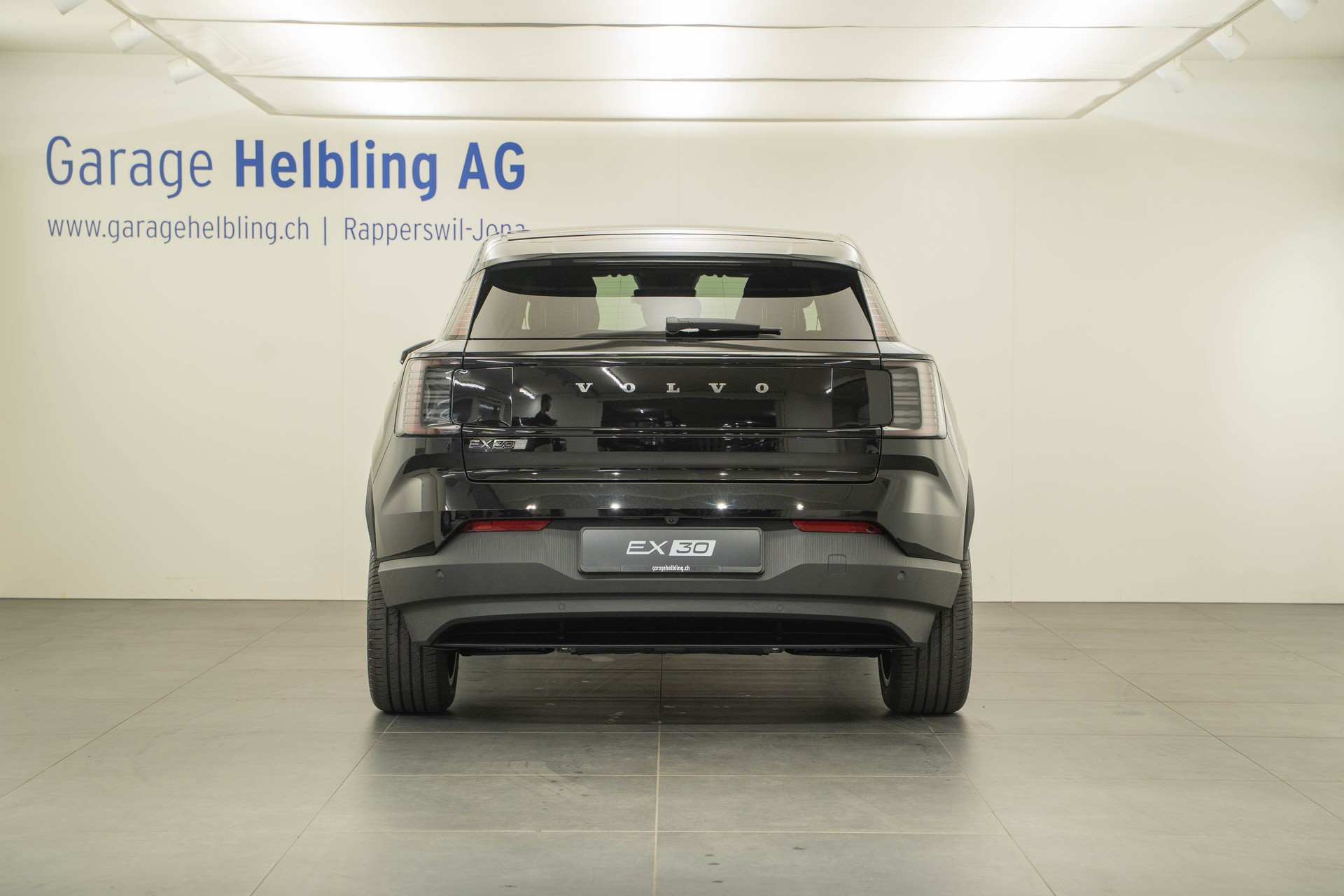 VOLVO EX30 E60 Plus-showroom-element-3