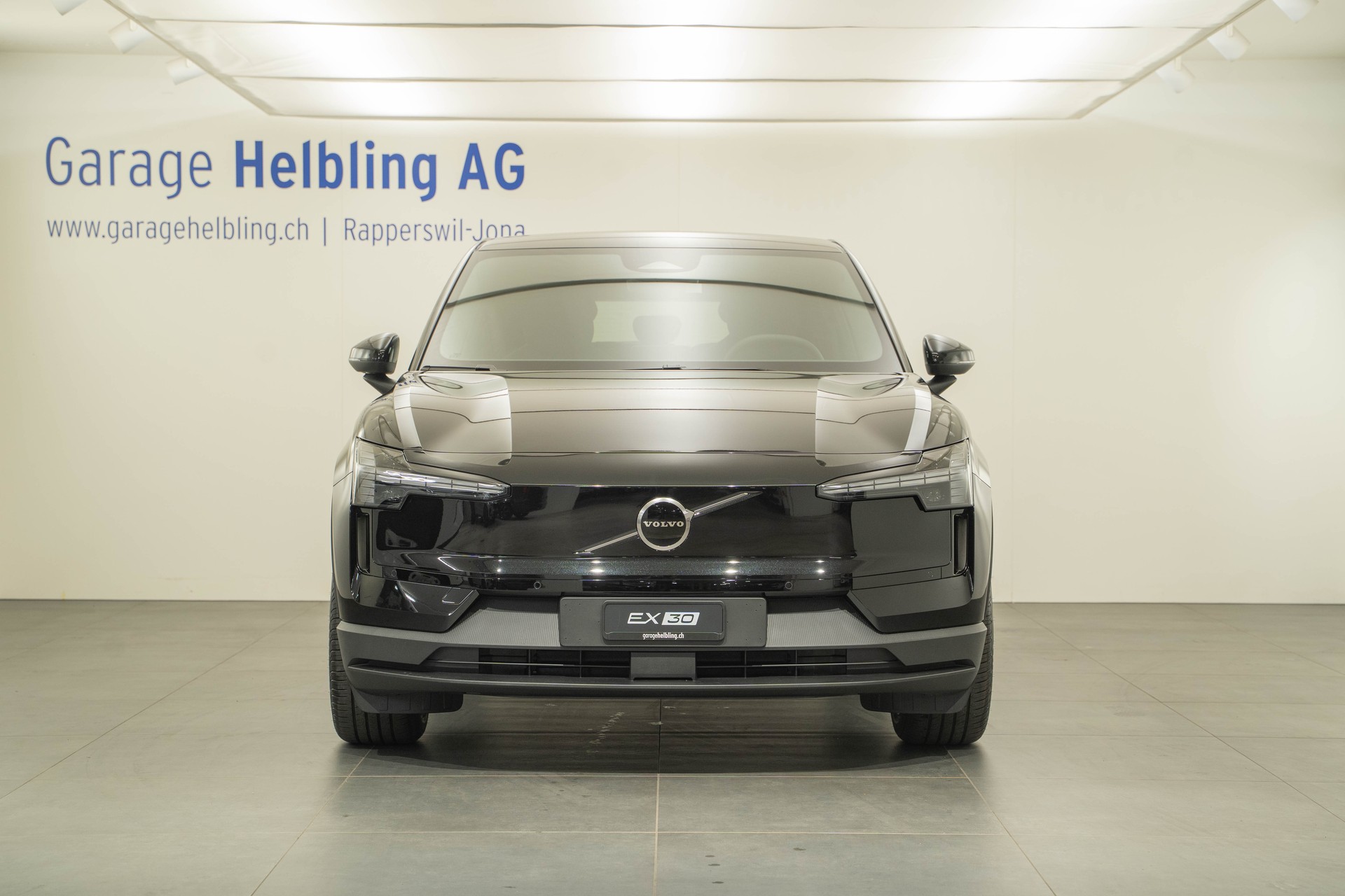 VOLVO EX30 E60 Plus-showroom-element-1