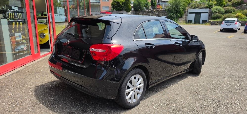 MERCEDES-BENZ A 180 Style-showroom-element-2