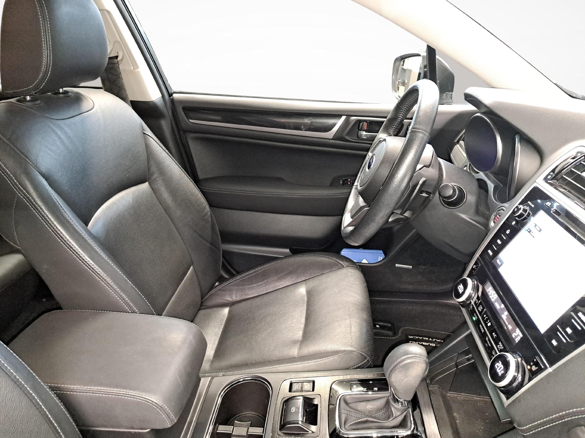 SUBARU Outback 2.5i Luxury-image-9