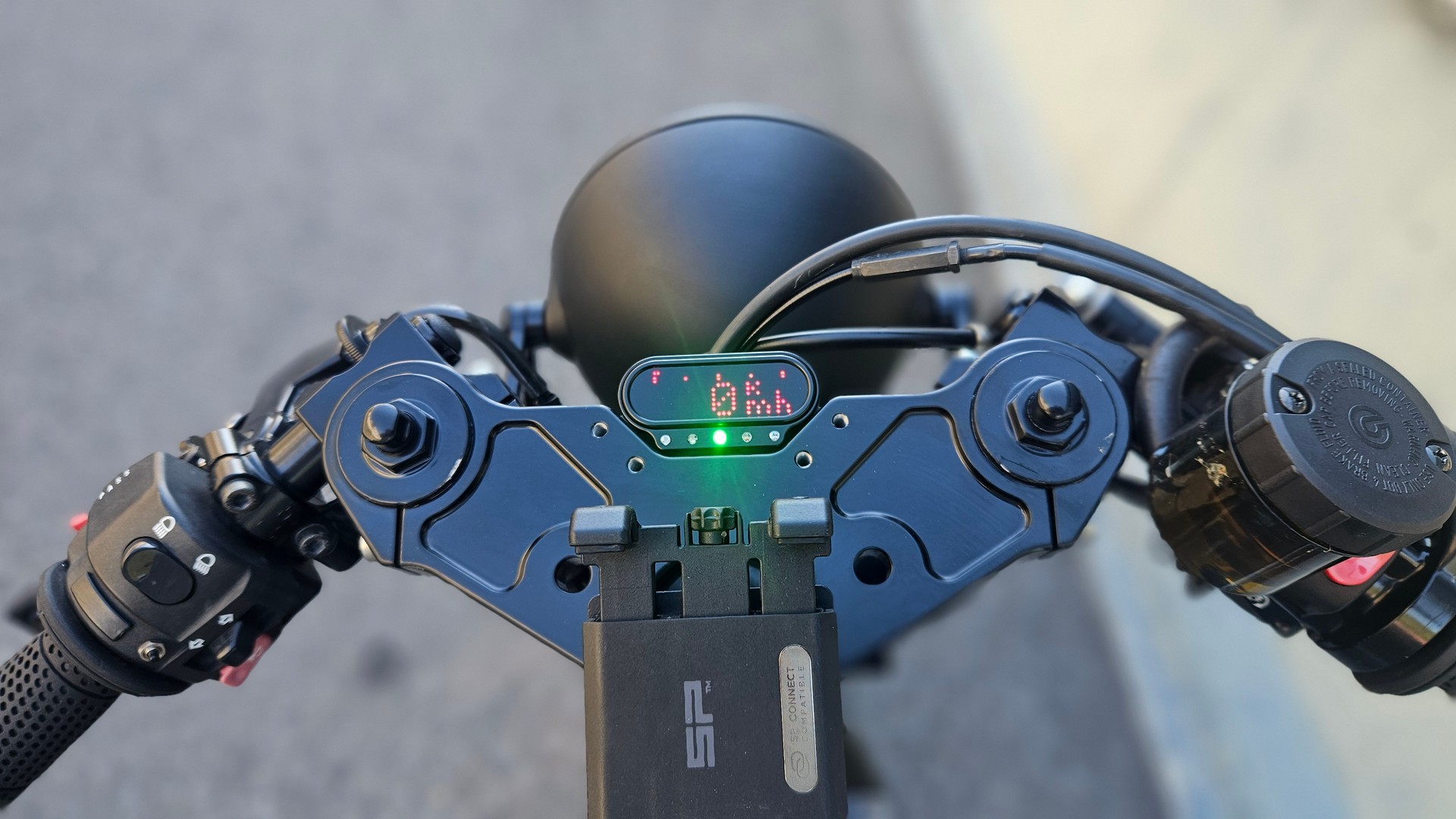 TRIUMPH Thruxton 900-image-3