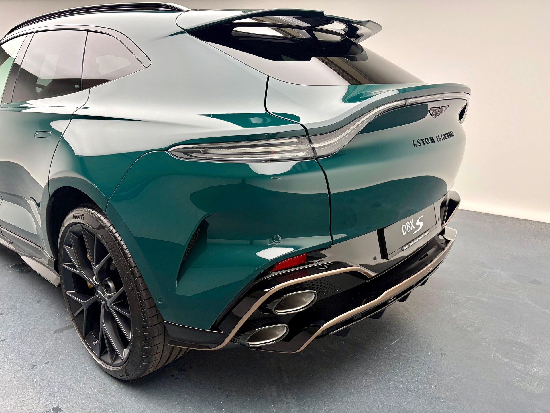 ASTON MARTIN DBX S 4.0 V8 Bi-Turbo (Q - Bronze Styling Pack)-image-26