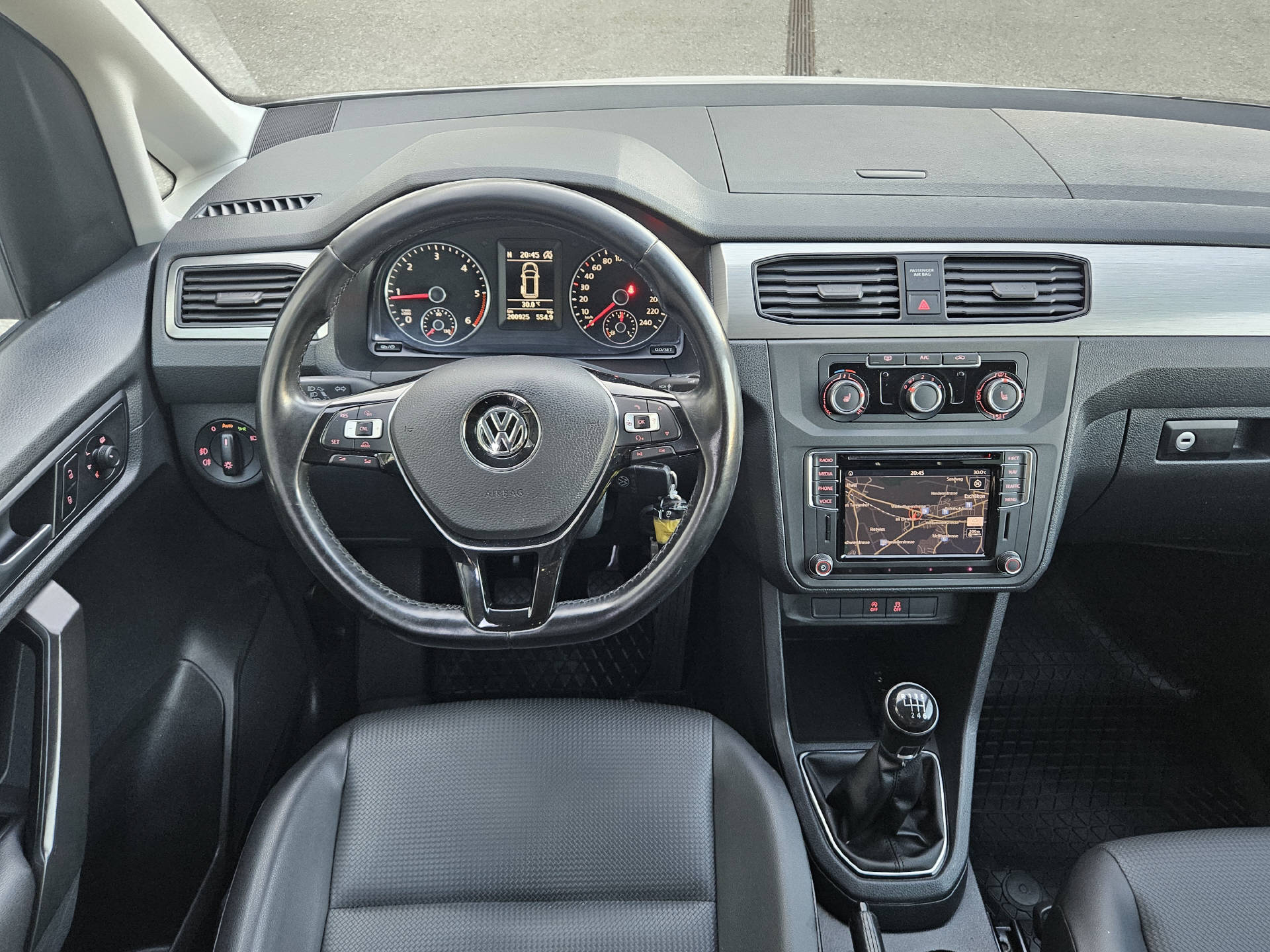 VW Caddy Maxi 2.0 TDI Trendline 4m * 5 Plätzer * Klima * AHK * Navi * Frisch ab MFK *-image-8