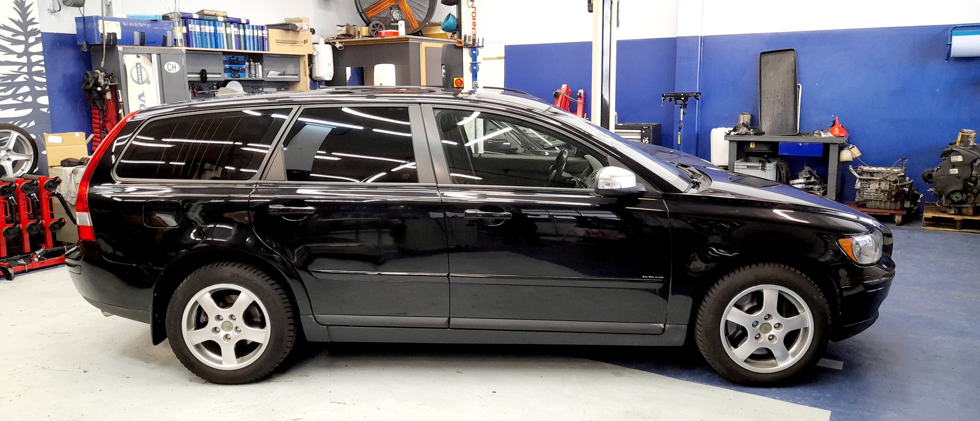 VOLVO V50 T5 AWD Summum-image-2